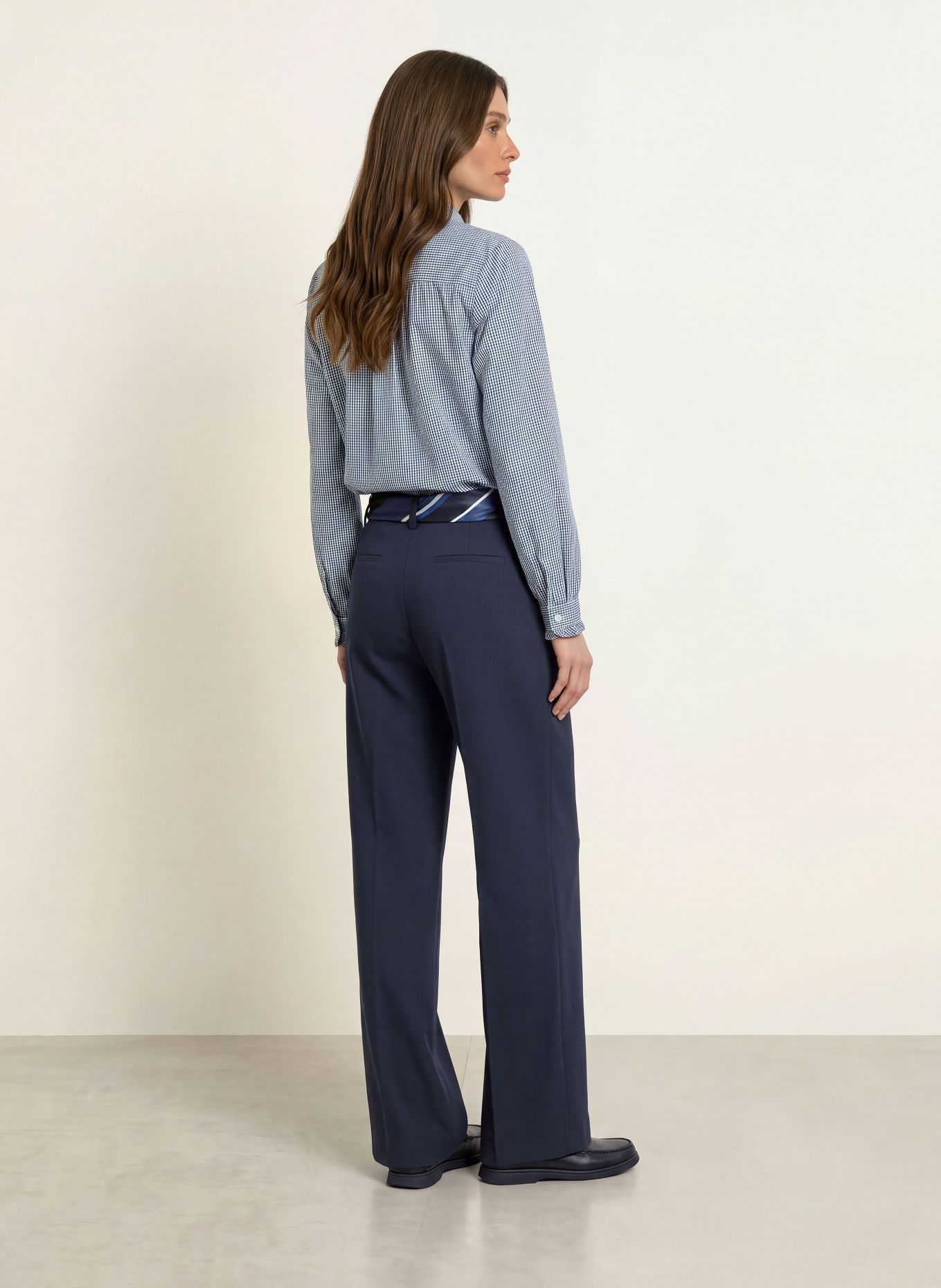 Soluzione Bluse med flæser: BLÅ / HVID / SORT