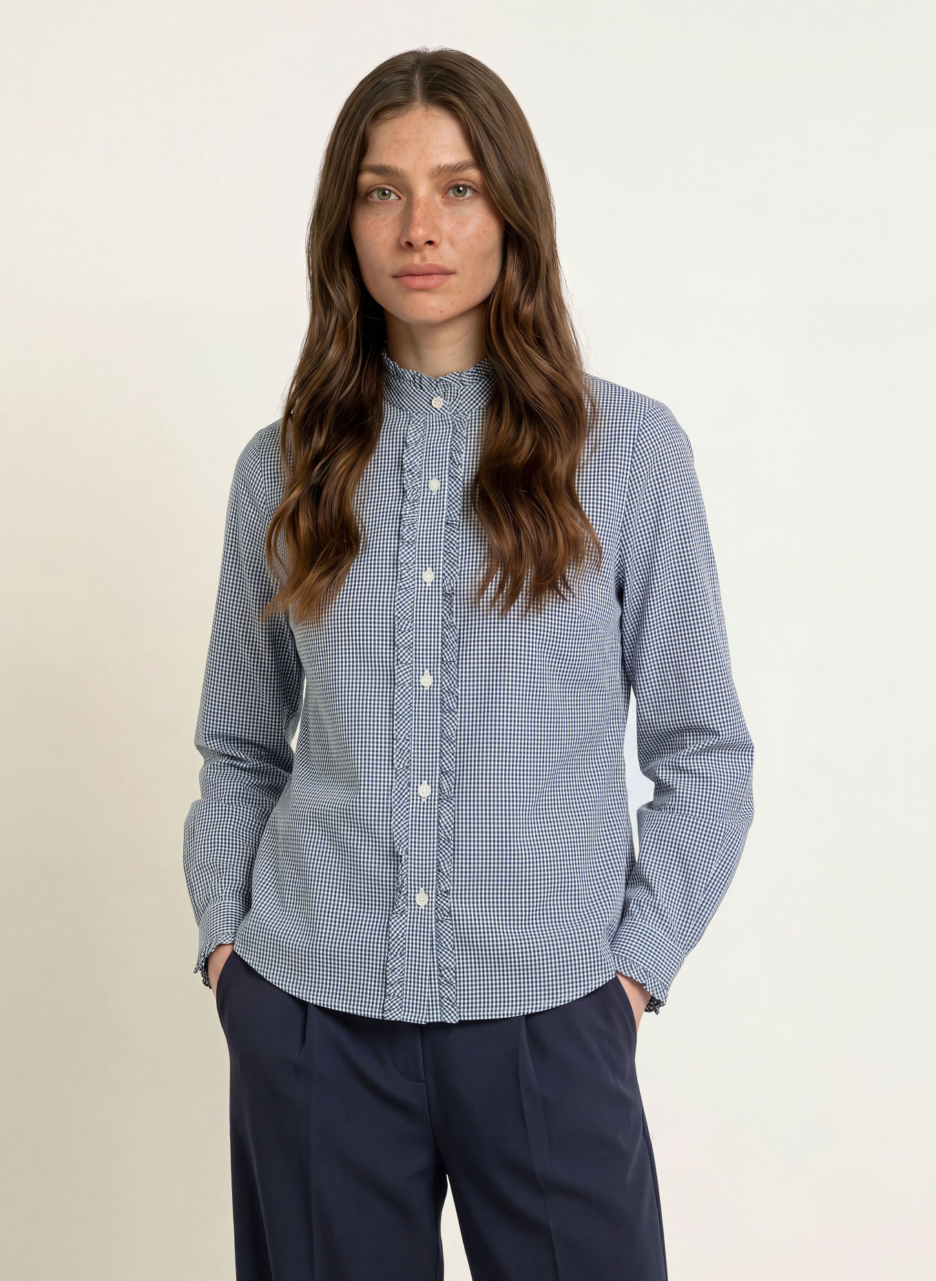 Soluzione Bluse med flæser: BLÅ / HVID / SORT