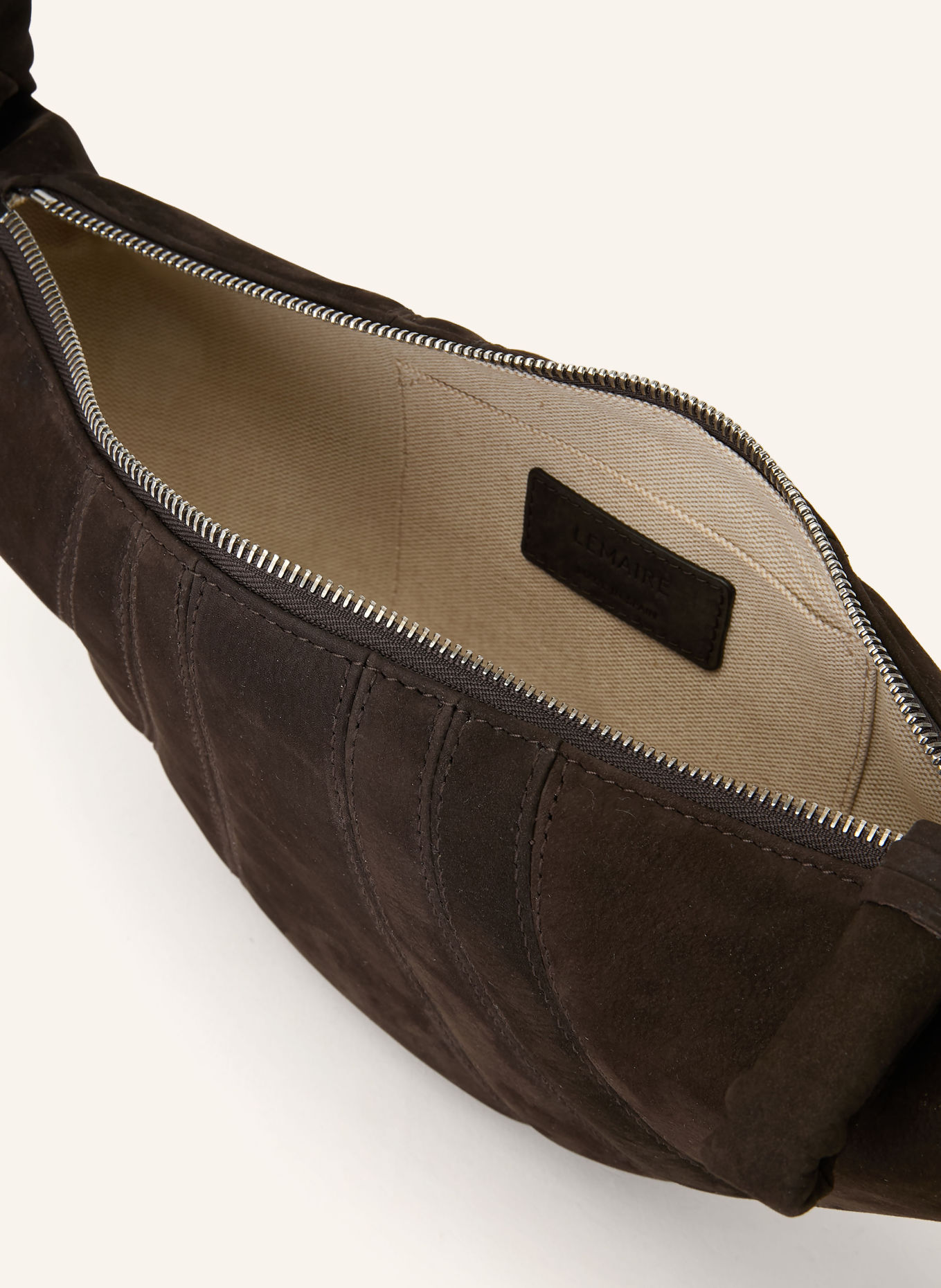 LEMAIRE Schultertasche CROISSANT SMALL: DUNKELBRAUN / SILBER