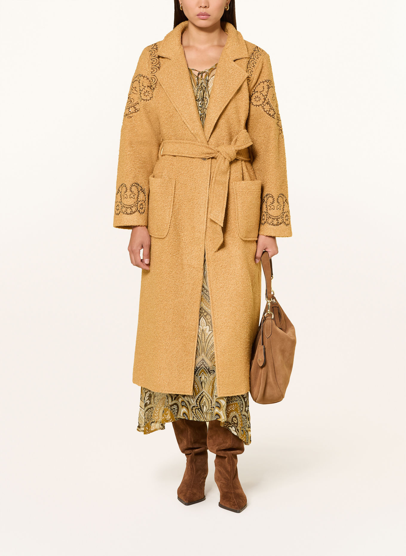 Grace Bouclé coat with gemstones and sequins: CAMEL / BROWN