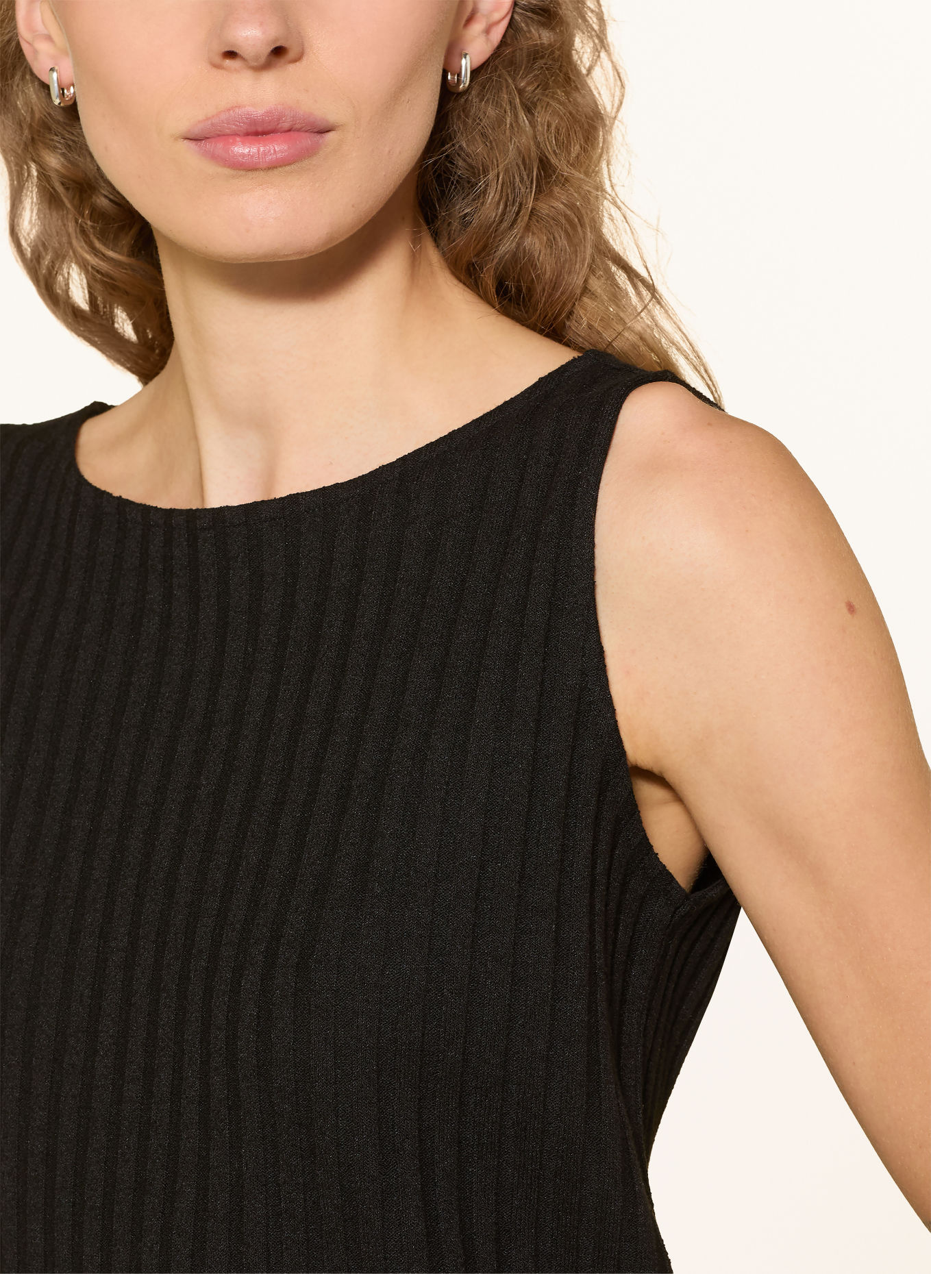 OPUS Stickad topp IPOMA SLIT: SVART