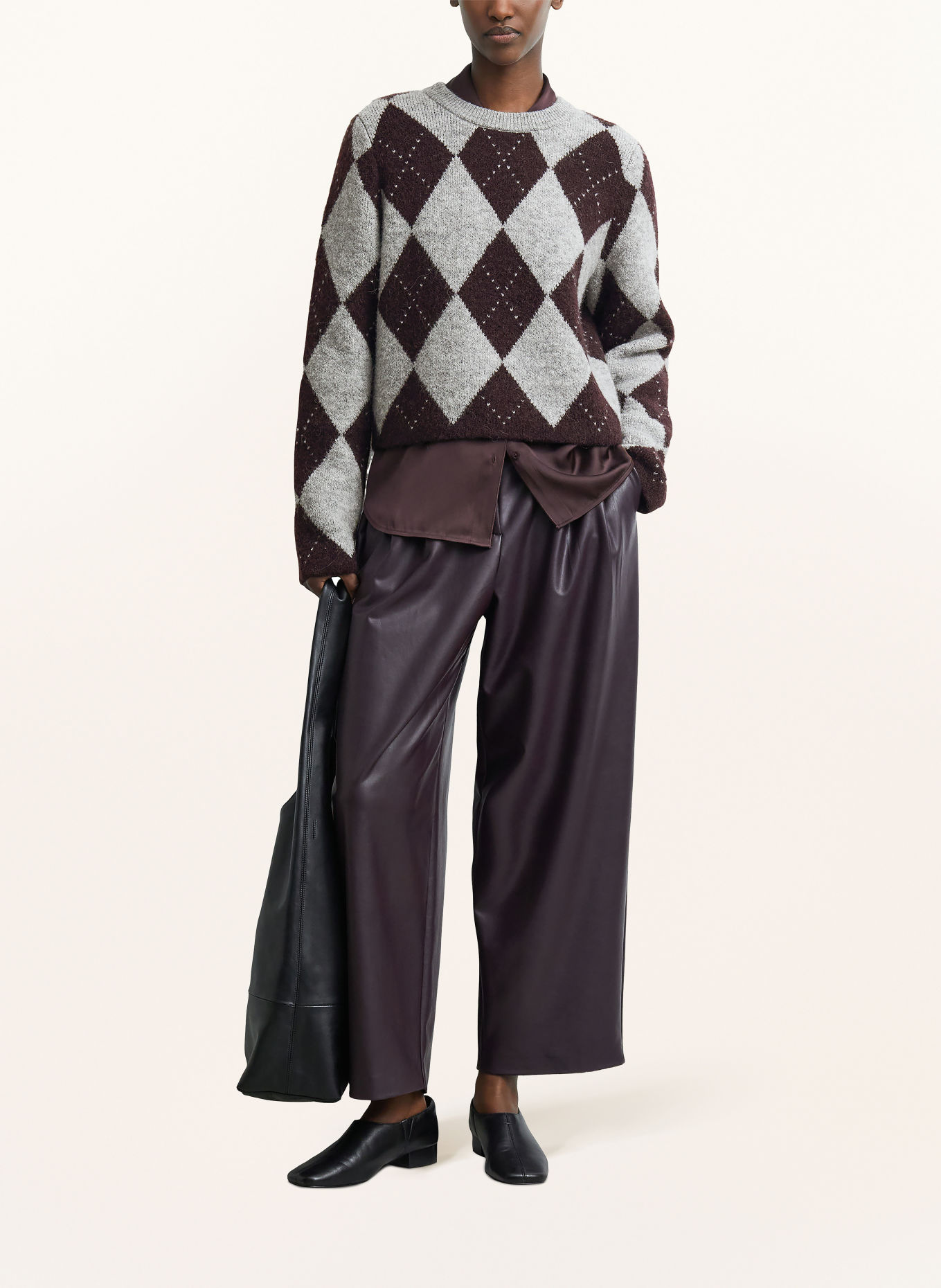 COMMA Sweater: GRAY / DARK RED