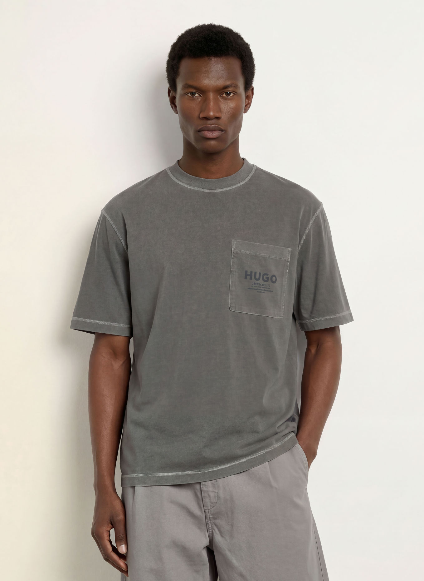 HUGO T-shirt NEVETE: DONKERGRIJS
