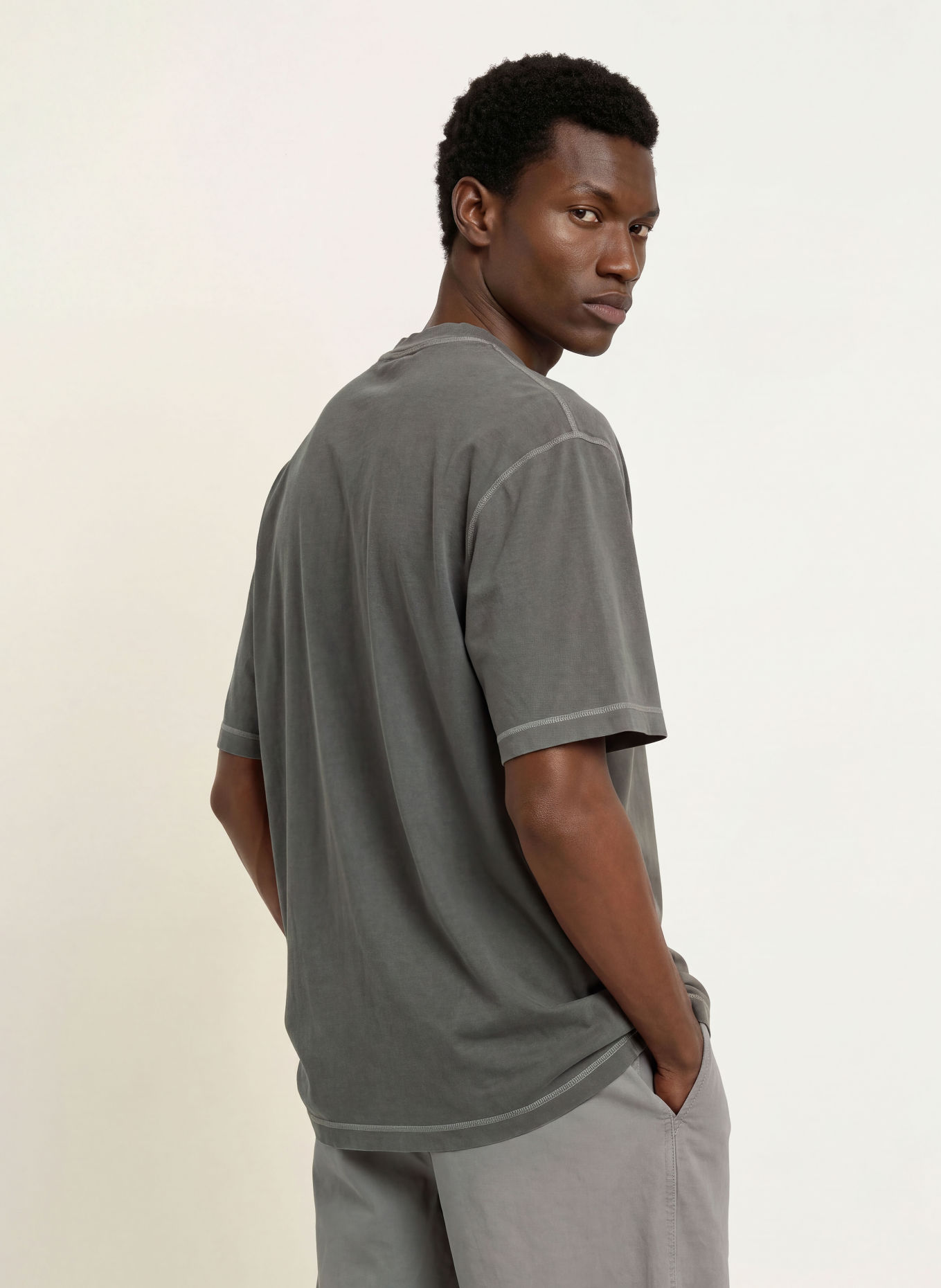 HUGO T-shirt NEVETE: DONKERGRIJS