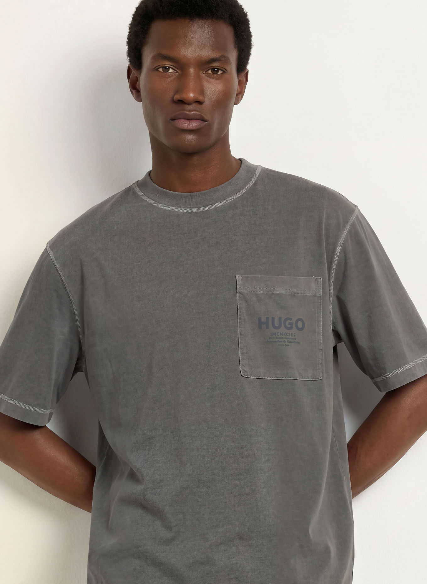 HUGO T-shirt NEVETE: DONKERGRIJS