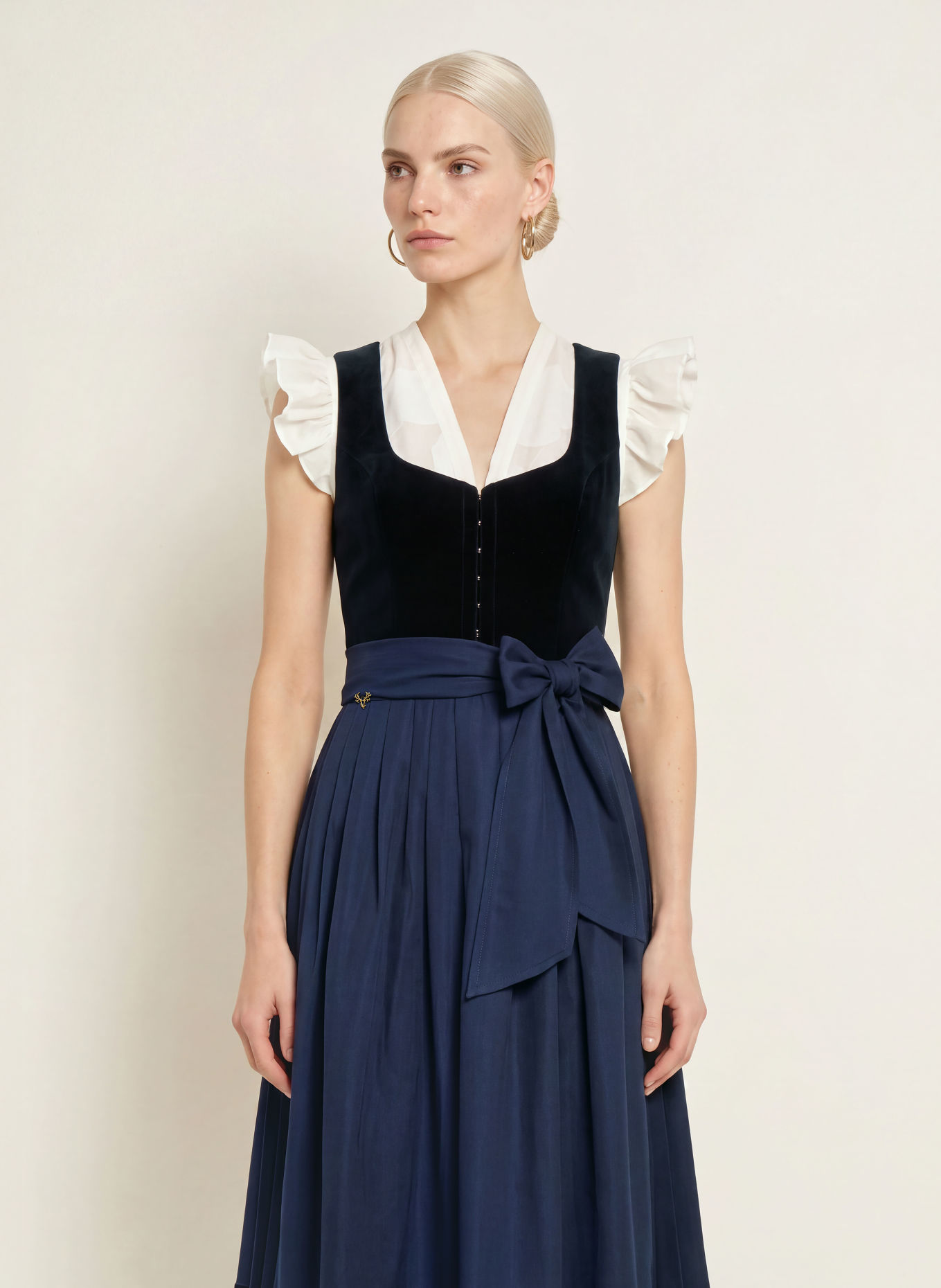 CocoVero Dirndl JETTE mit Plissees: DUNKELBLAU