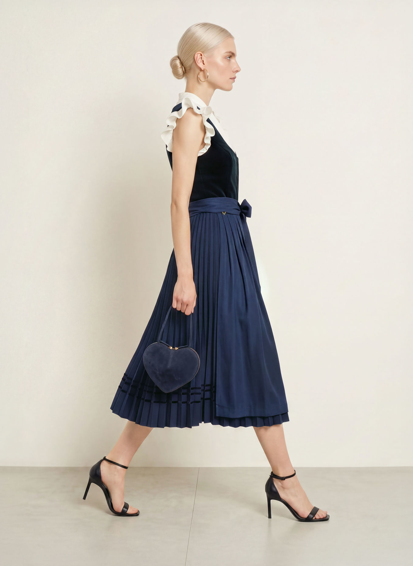 CocoVero Dirndl JETTE mit Plissees: DUNKELBLAU