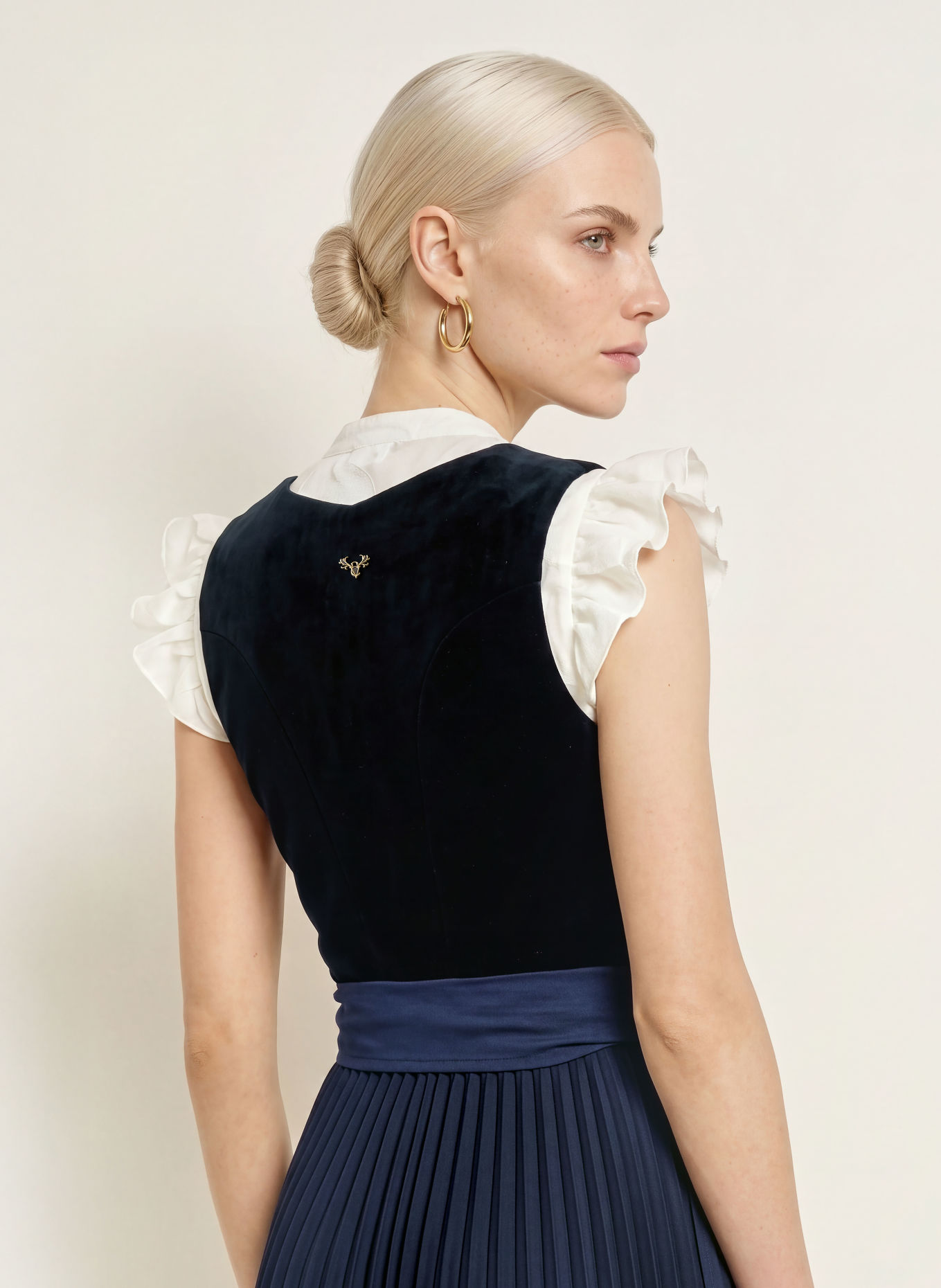 CocoVero Dirndl JETTE mit Plissees: DUNKELBLAU
