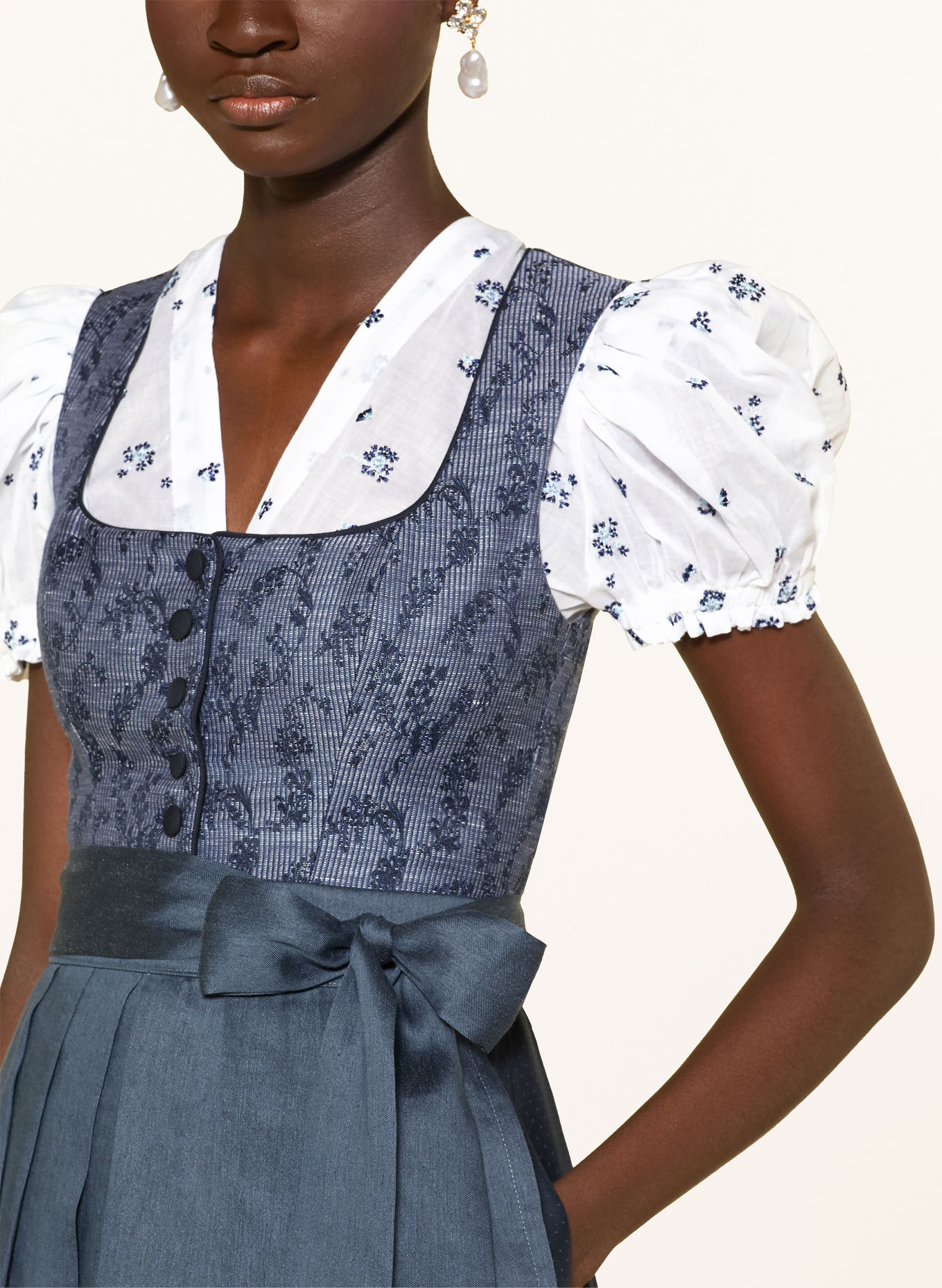 CocoVero Dirndlbluse VICTORIA: WEISS / HELLBLAU / DUNKELBLAU