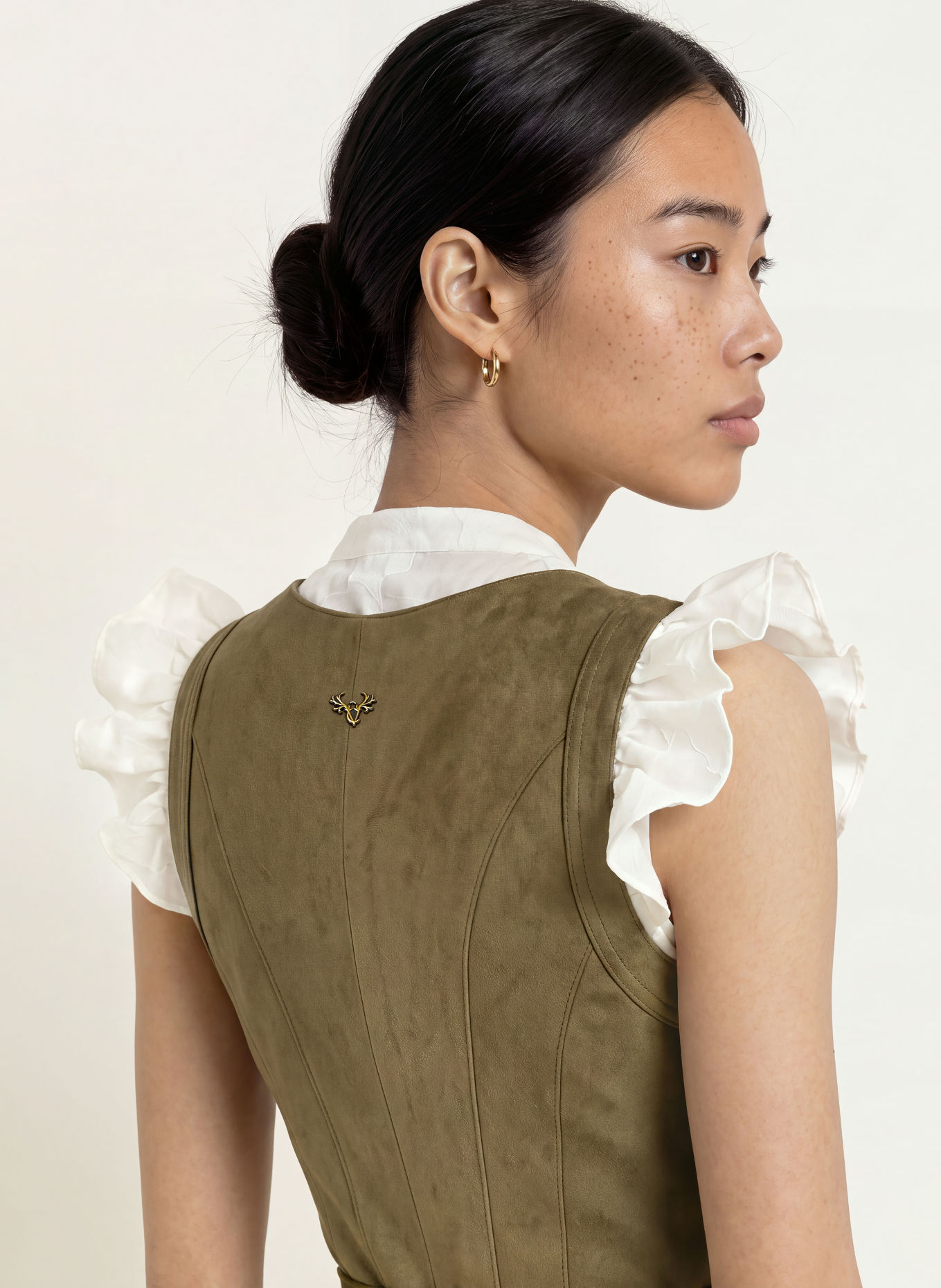 CocoVero Dirndl HERMINE in Lederoptik mit Plissees: OLIV
