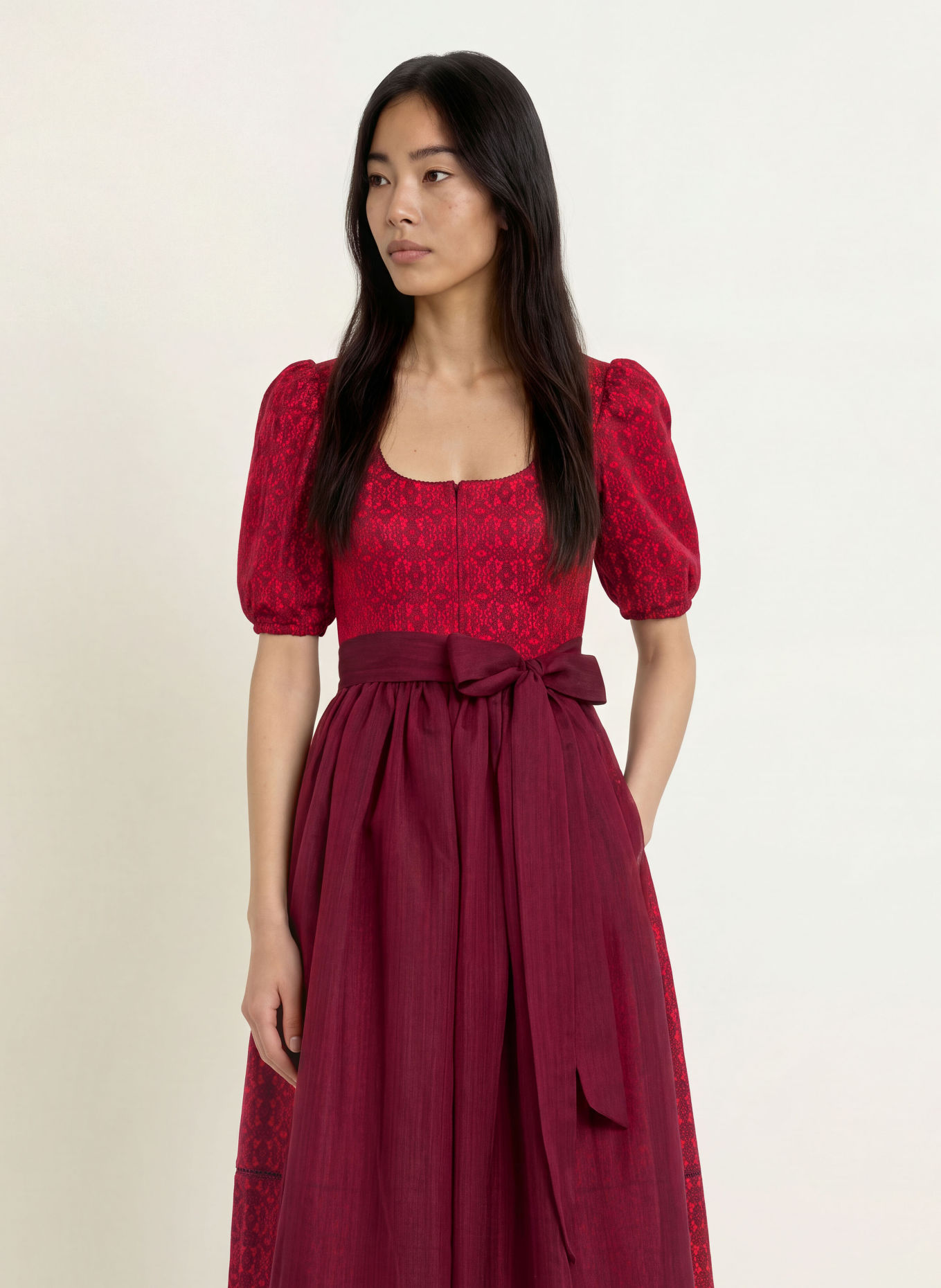 Grasegger Dirndl PAULINA: ROT / DUNKELROT