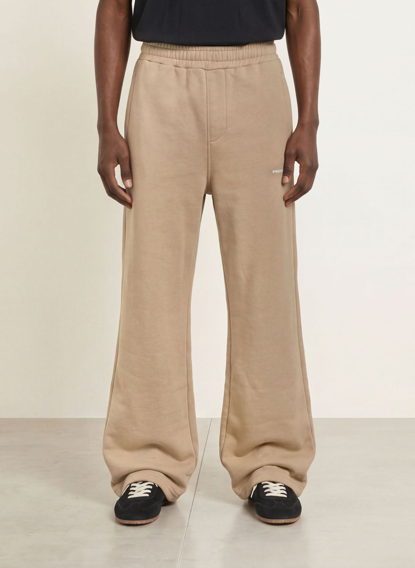 PEGADOR Sweatpants: BEIGE