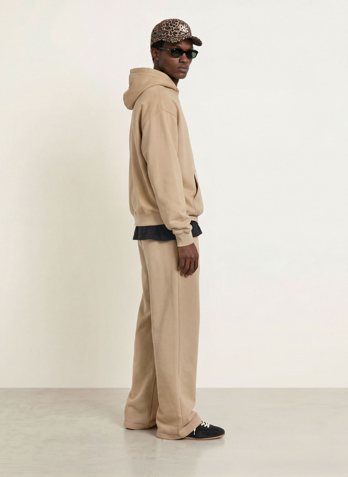 PEGADOR Sweatpants: BEIGE