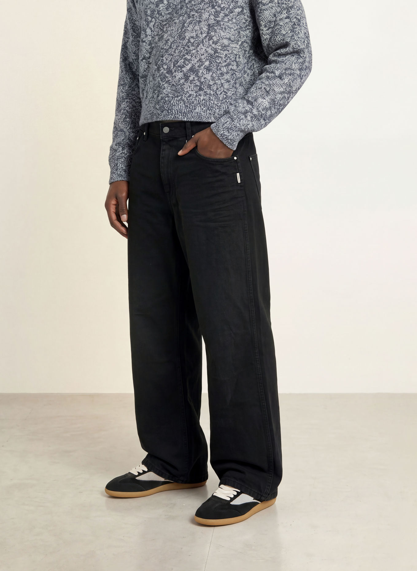 RETERNITY Jeans ESSENTIAL Straight Fit: DEEP BLACK