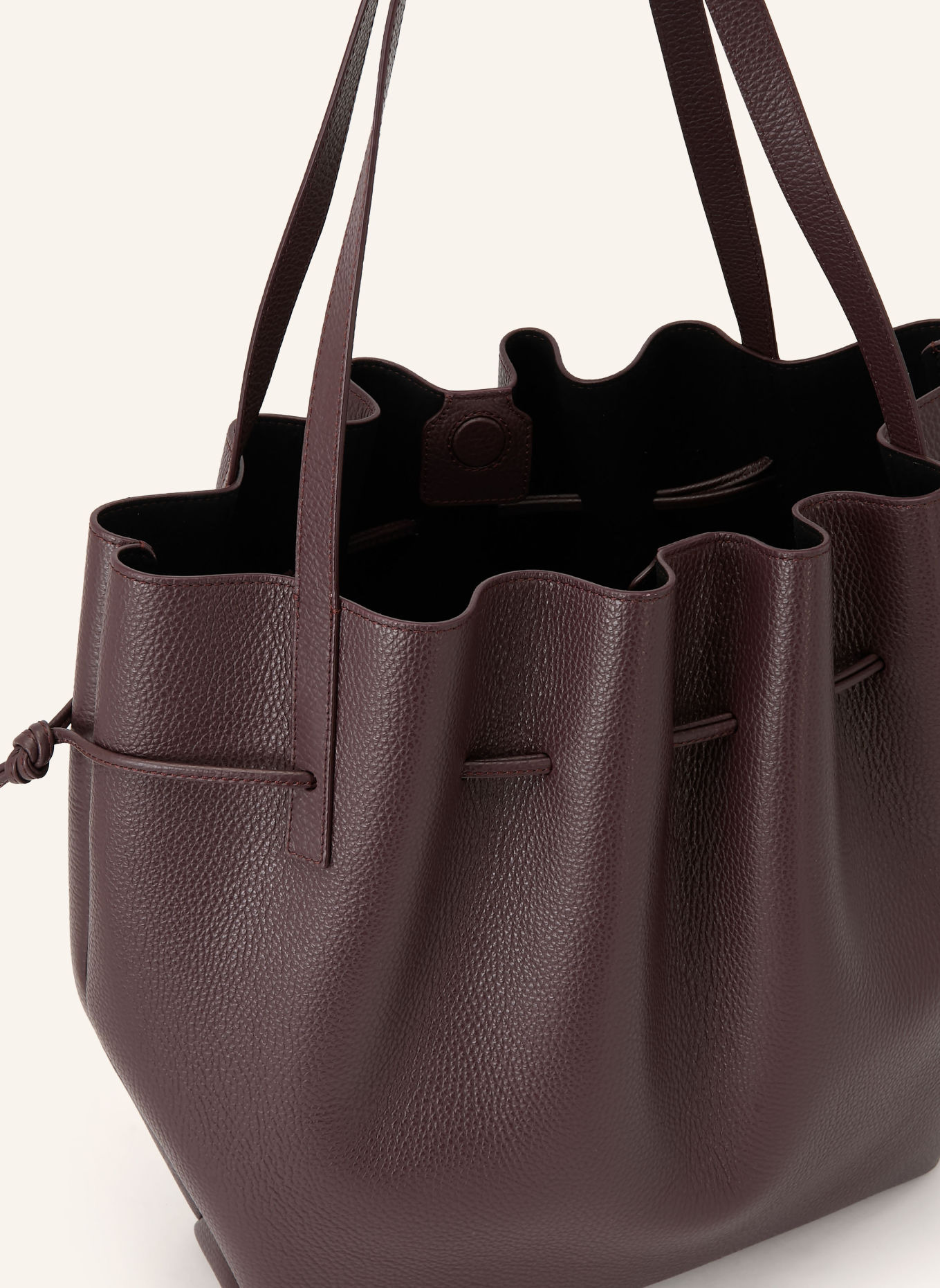 YUZEFI SCALLOP Bucket Bag: DARK RED