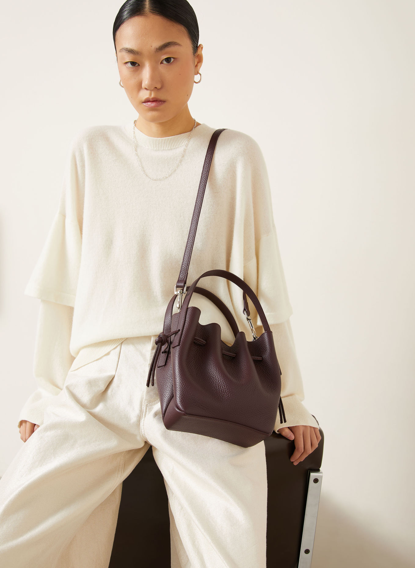 YUZEFI SCALLOP MINI Bucket bag: DARK RED / SILVER