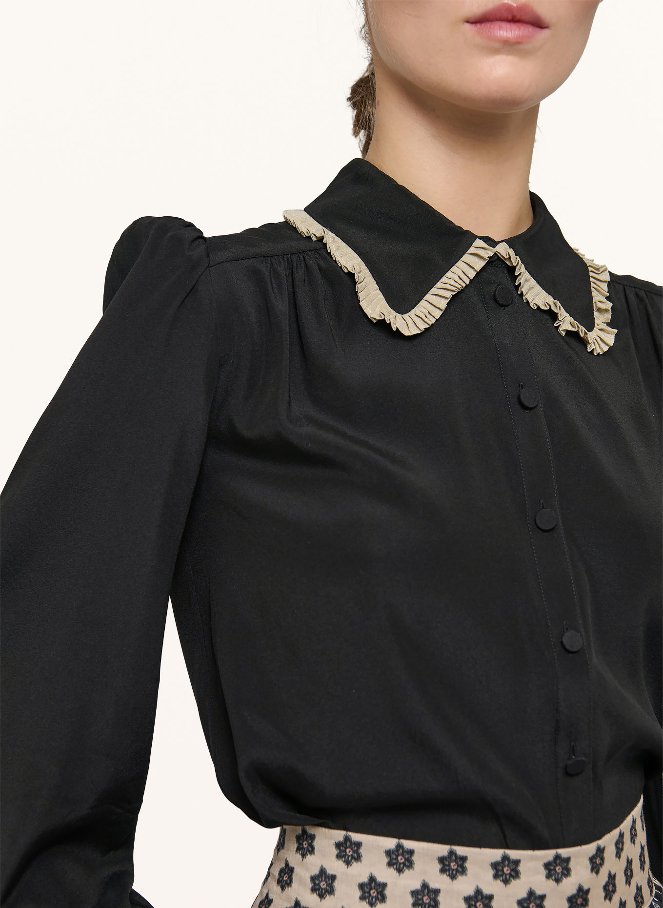 dea kudibal Bluse UMA mit Seide und Plissees: SCHWARZ / BEIGE