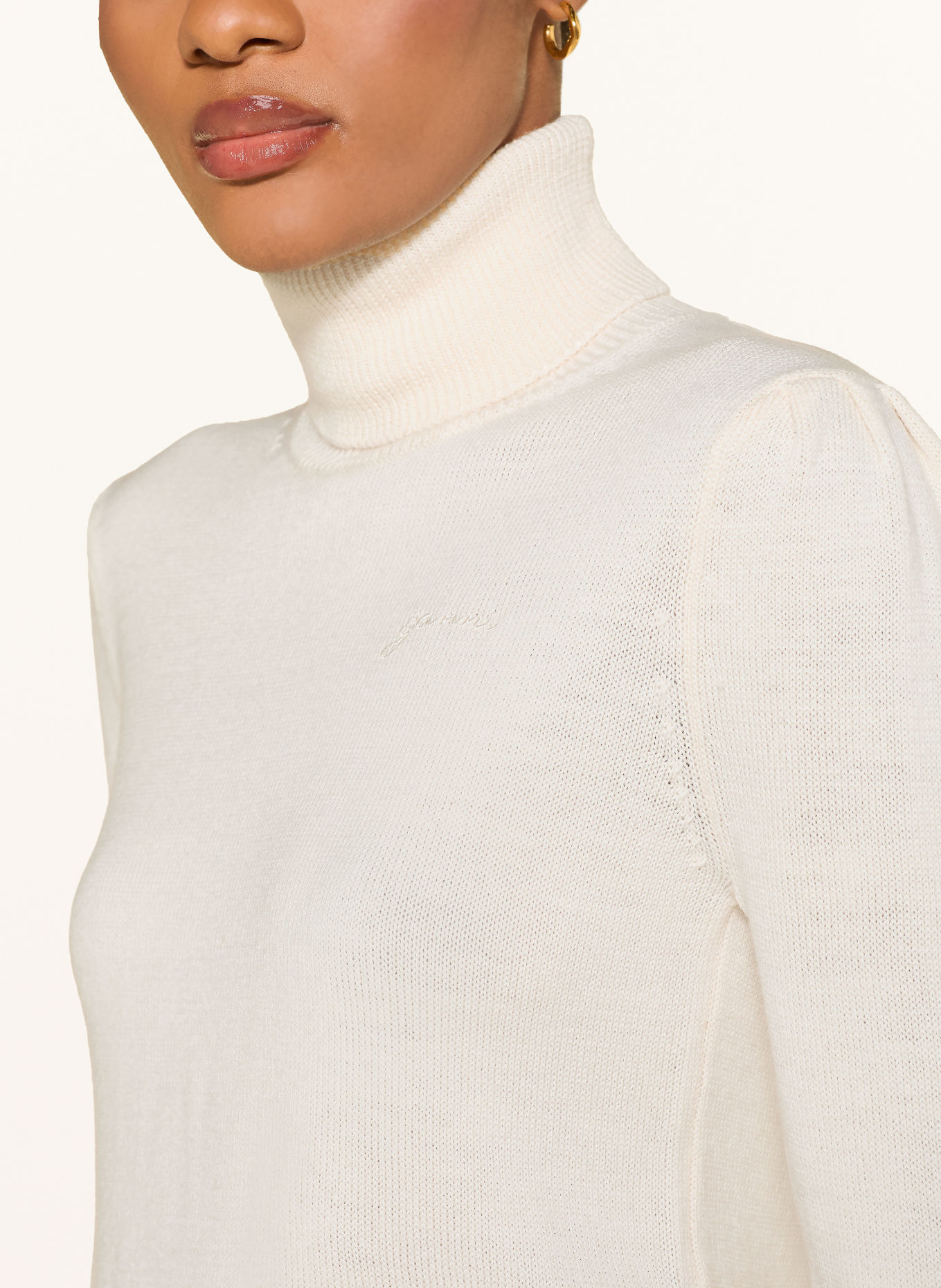 GANNI Mерino wool Turtleneck sweater with lace: CREAM / WHITE