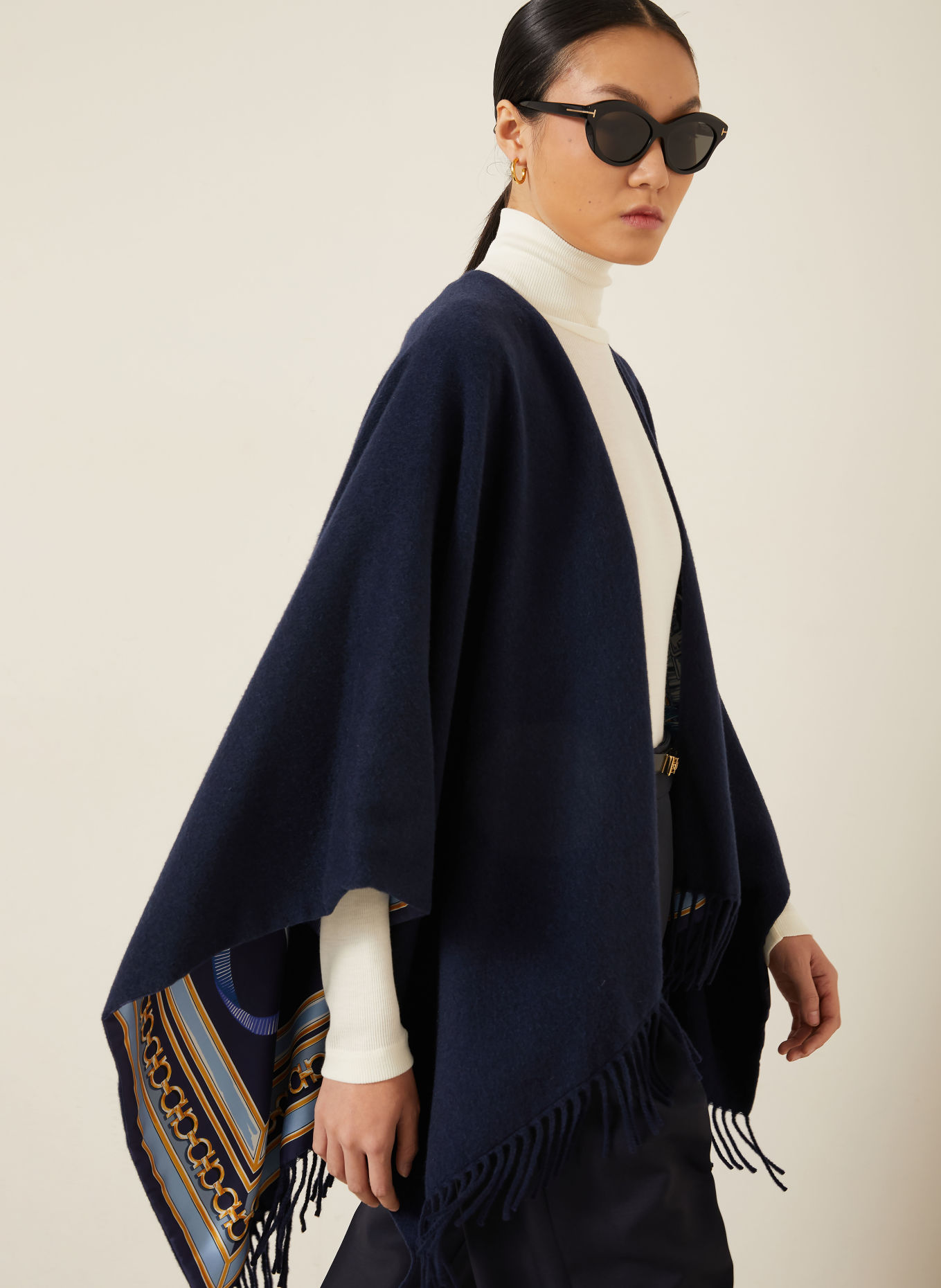 FERRAGAMO Cape FELINE im Materialmix zum Wenden: DUNKELBLAU / BEIGE / TÜRKIS