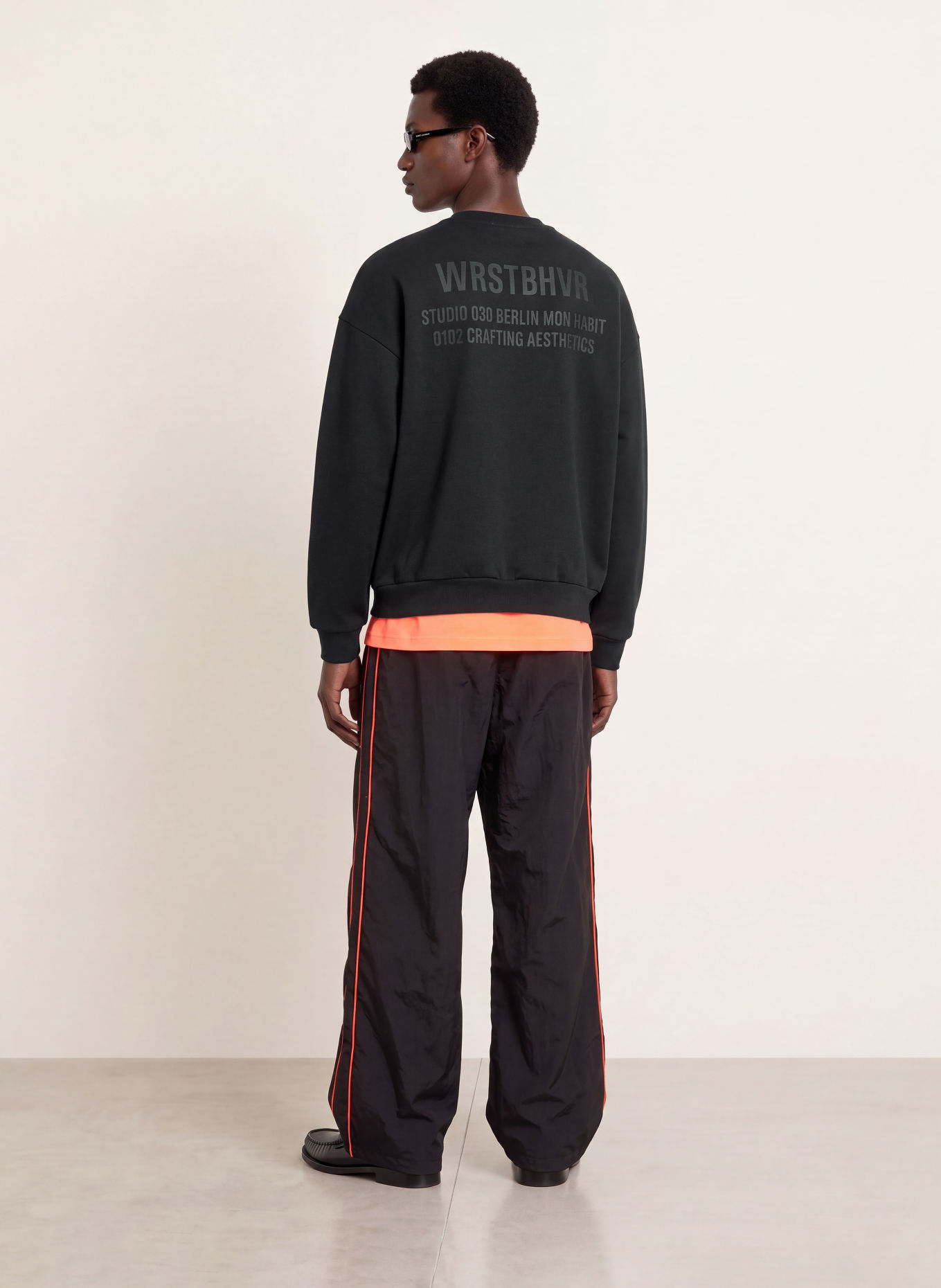 WRSTBHVR Sweatshirt STUDIO: SCHWARZ