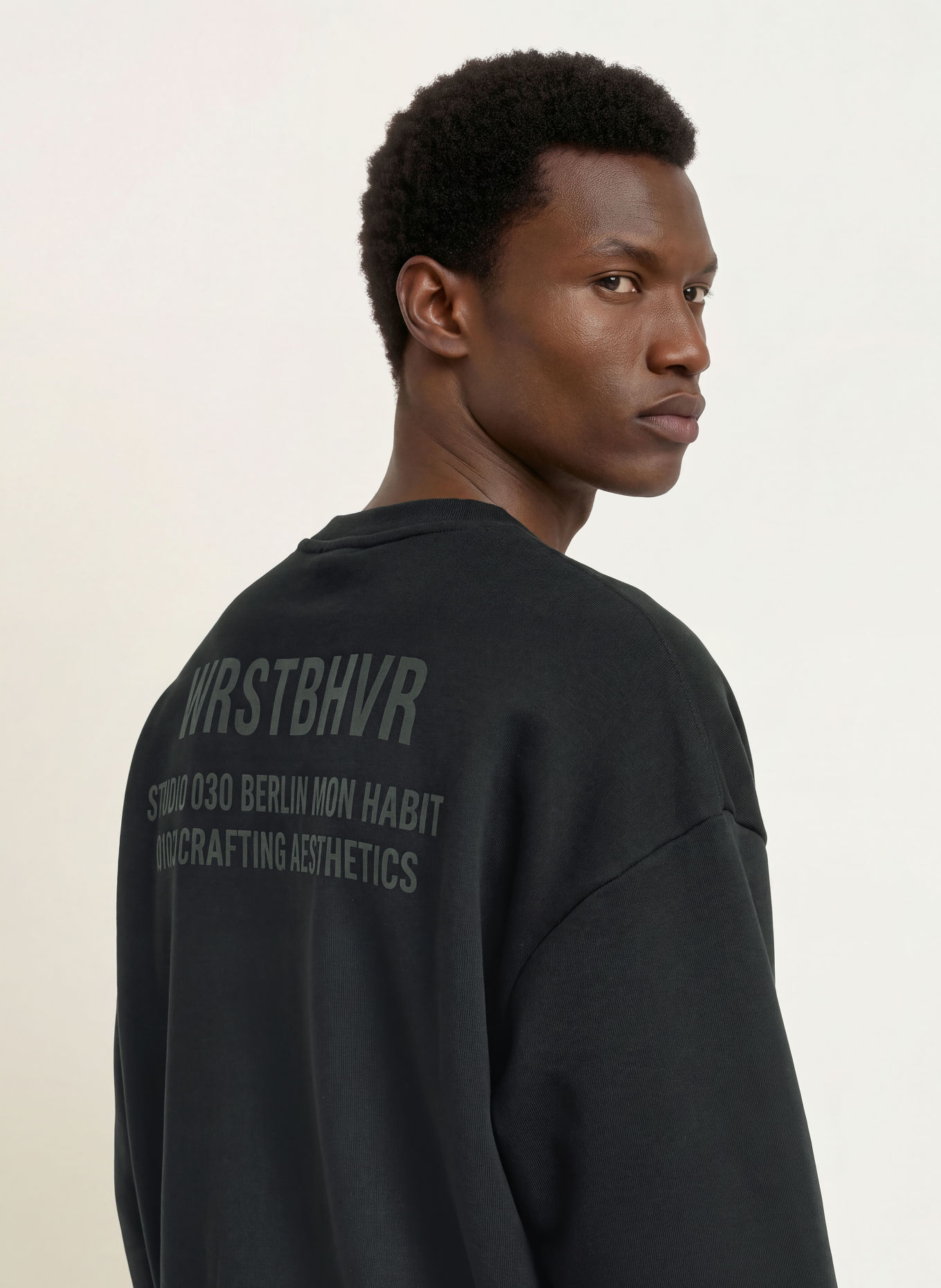 WRSTBHVR Sweatshirt STUDIO: SCHWARZ