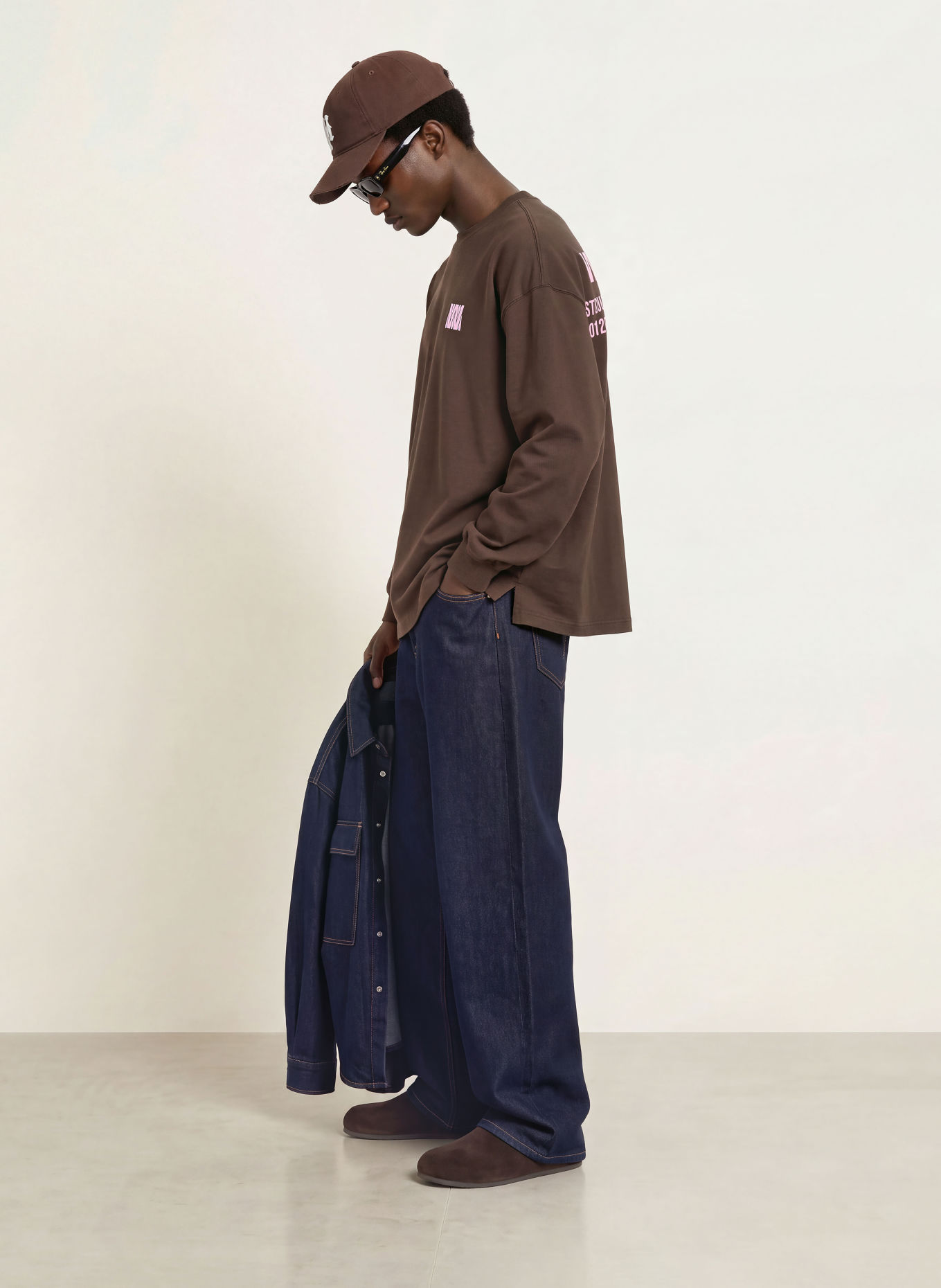 WRSTBHVR Longsleeve STUDIO V14: DUNKELBRAUN / ROSA