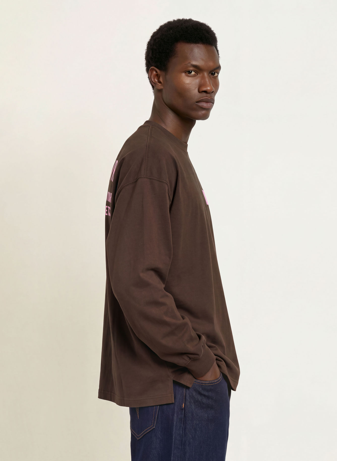 WRSTBHVR Longsleeve STUDIO V14: DUNKELBRAUN / ROSA