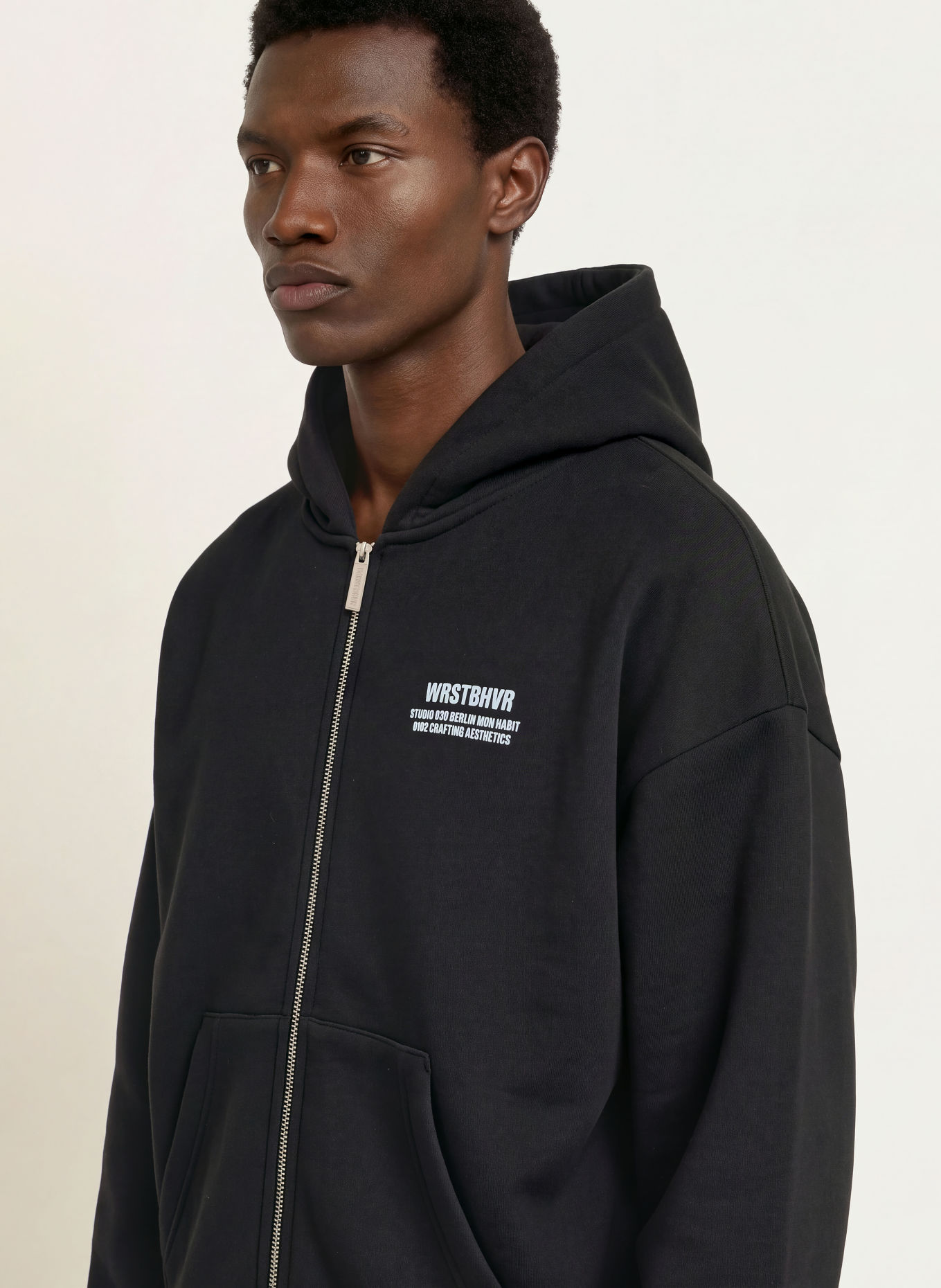 WRSTBHVR Sweatjacke STUDIO: SCHWARZ / WEISS