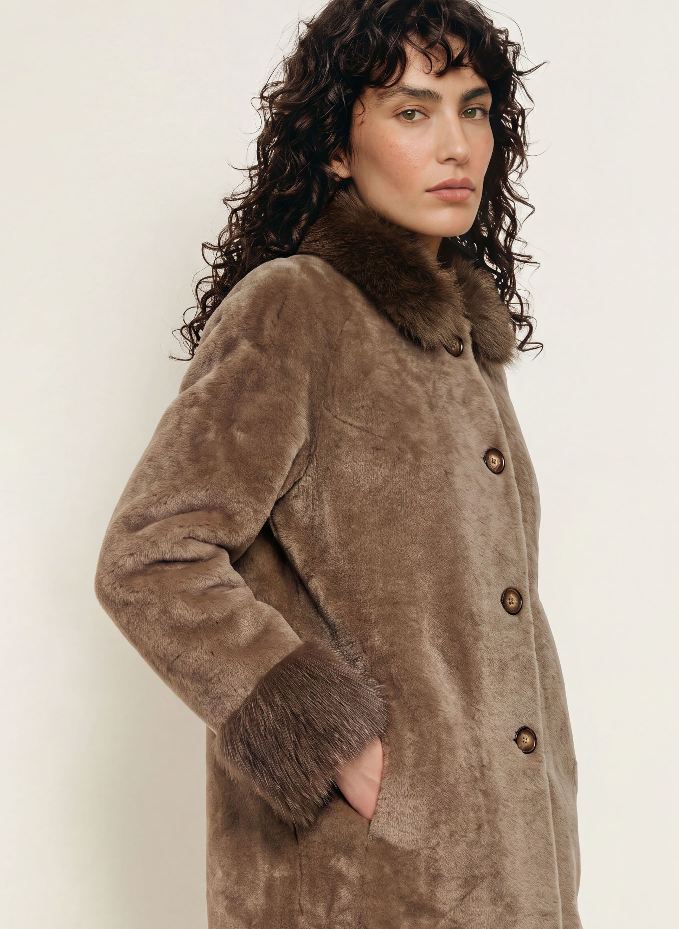 MRS & HUGS Kunstbont-Mantel: BRUIN
