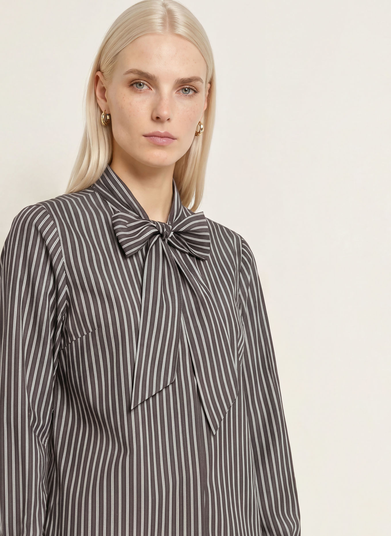 MORE & MORE Tie-neck blouse: DARK BROWN / WHITE