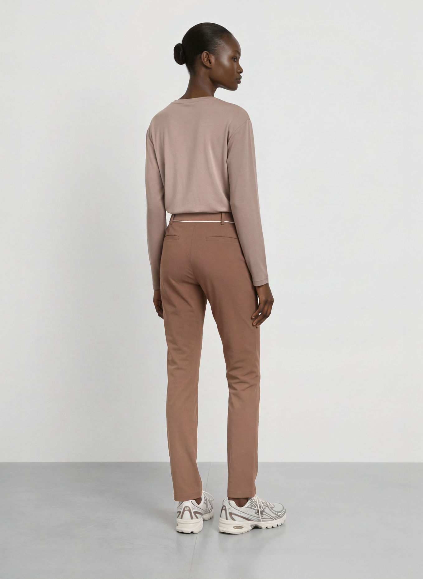EA7 EMPORIO ARMANI Pantalon: MARRON / BLANC