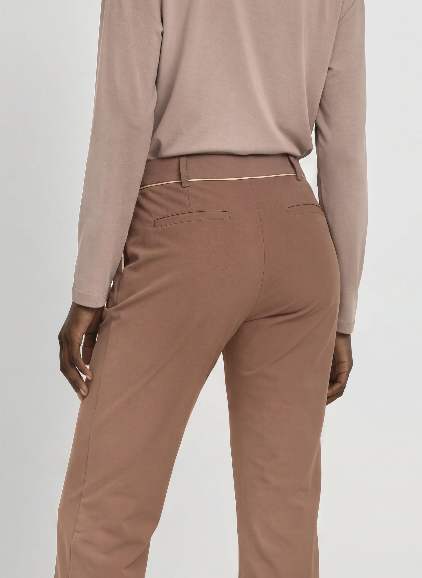 EA7 EMPORIO ARMANI Pantalon: MARRON / BLANC