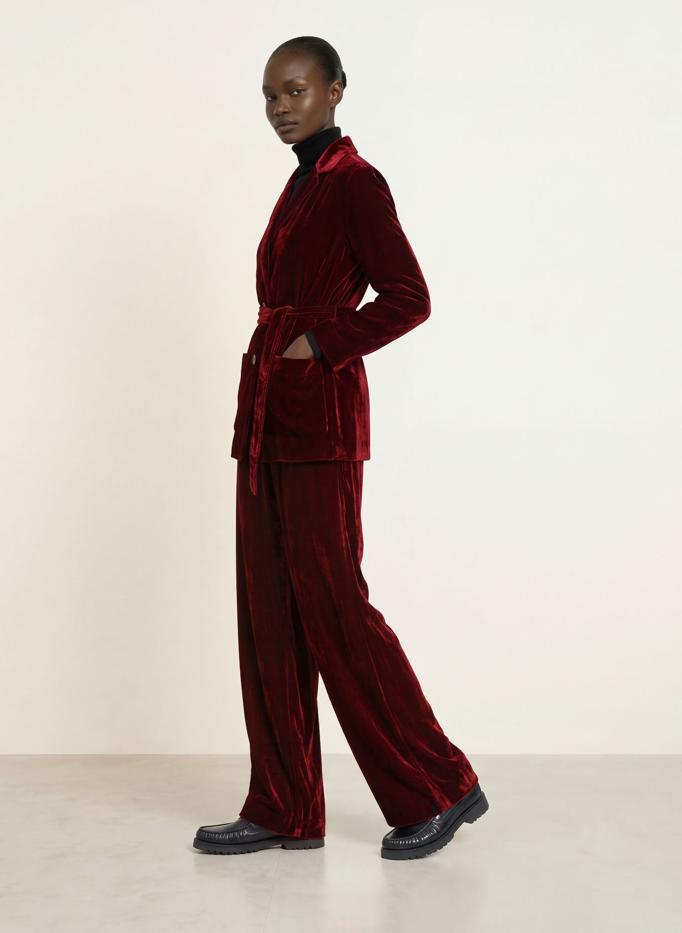 WEEKEND Max Mara Fluwelen blazer RECENTE: DONKERROOD