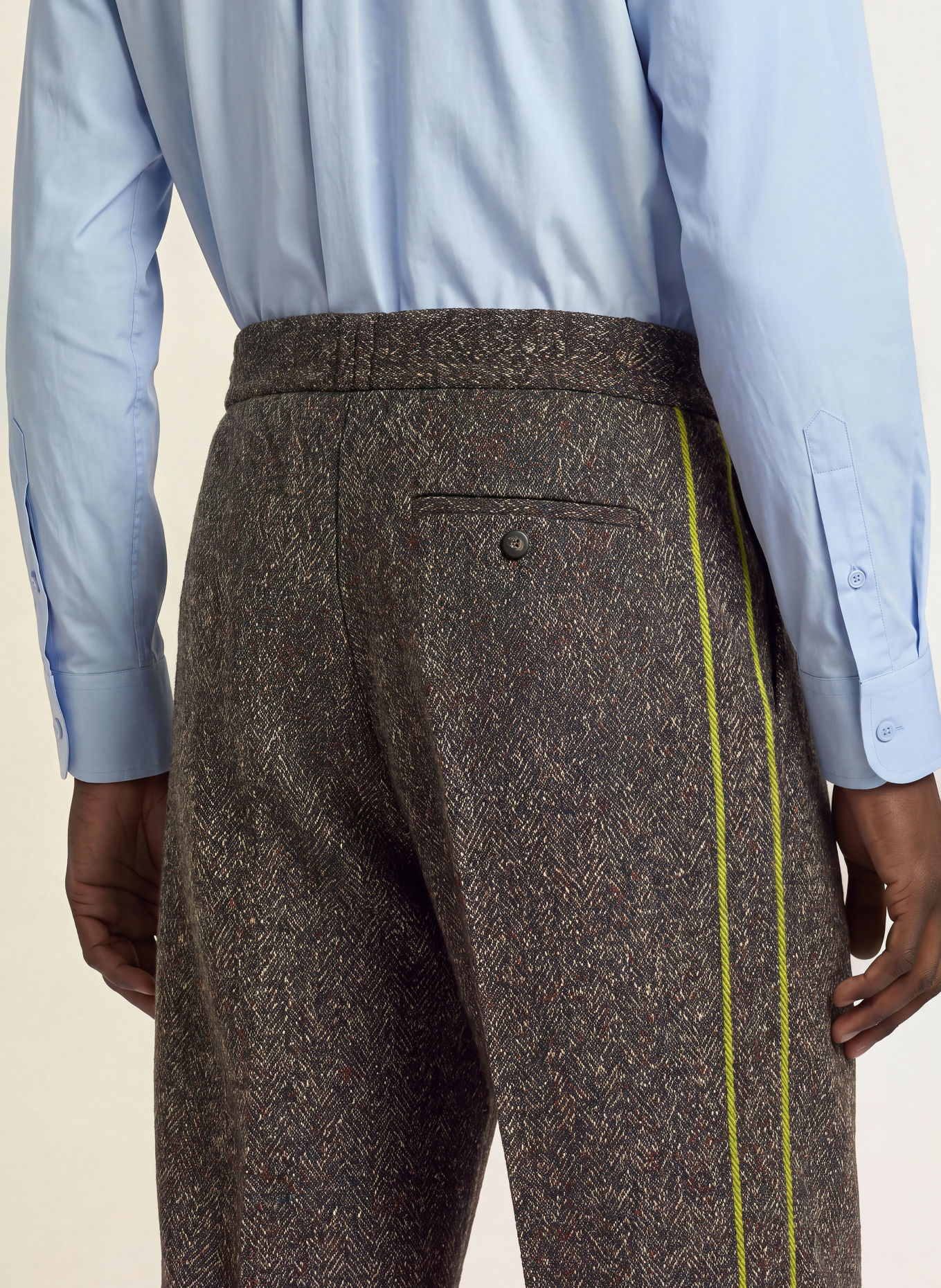 DRÔLE DE MONSIEUR Pantaloni în stil jogging, croială relaxată, cu dungi din galon: MARO ÎNCHIS / GALBEN ÎNCHIS / VERDE DESCHIS
