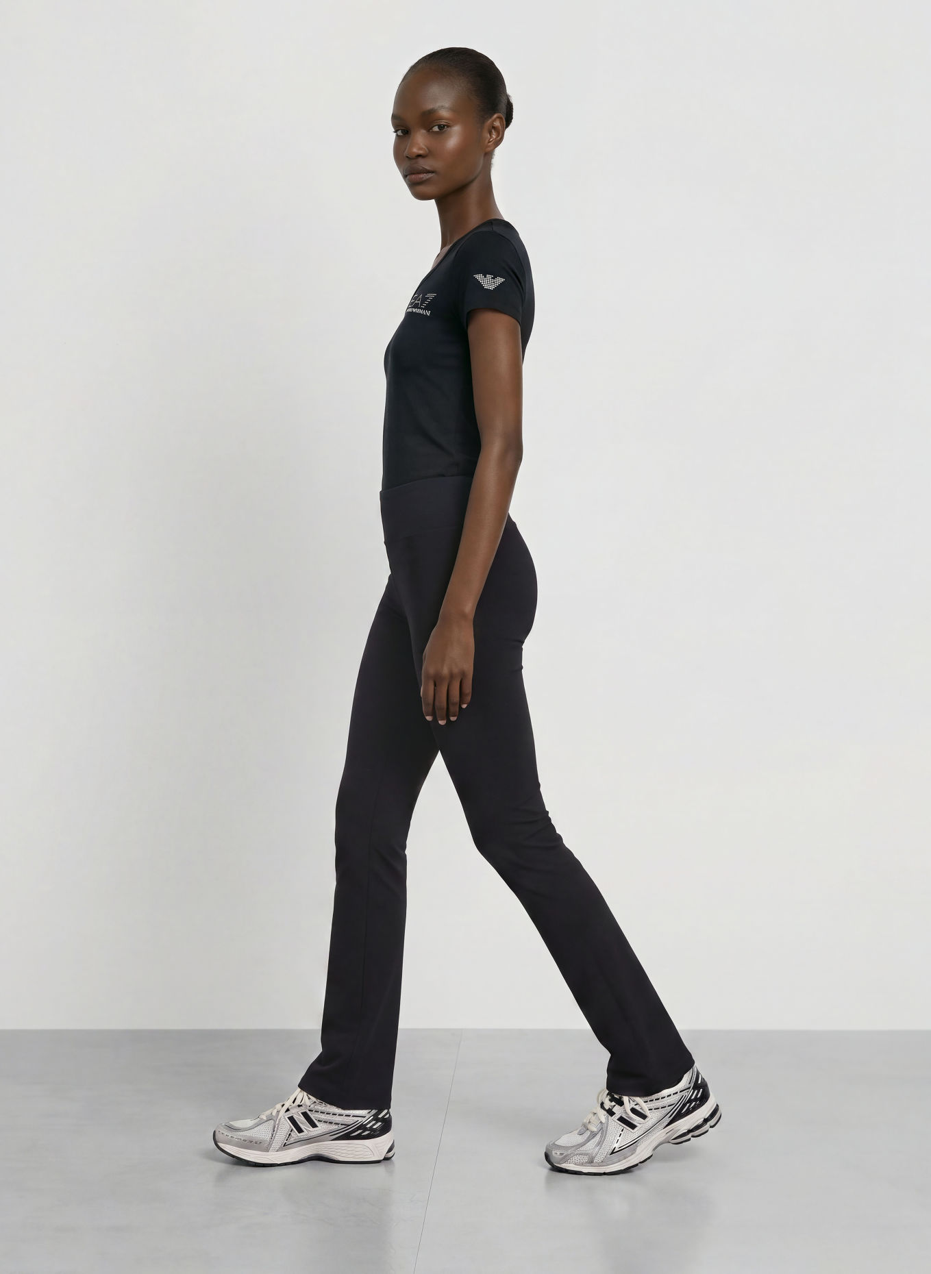 EA7 EMPORIO ARMANI T-Shirt TRAIN EVOLUTION mit Schmucksteinen: SCHWARZ