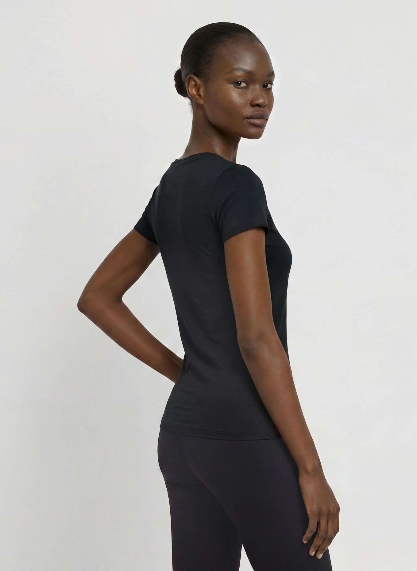 EA7 EMPORIO ARMANI T-Shirt TRAIN EVOLUTION mit Schmucksteinen: SCHWARZ