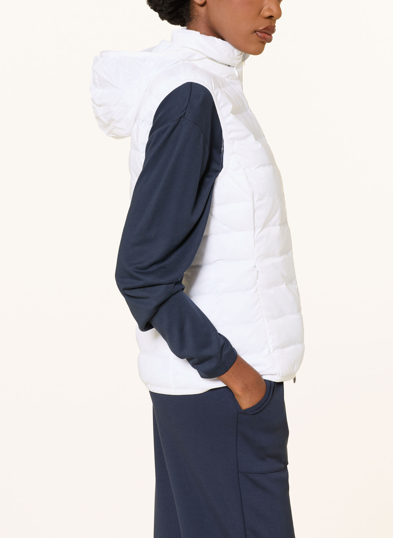EA7 EMPORIO ARMANI Quilted vest: WHITE / BLACK
