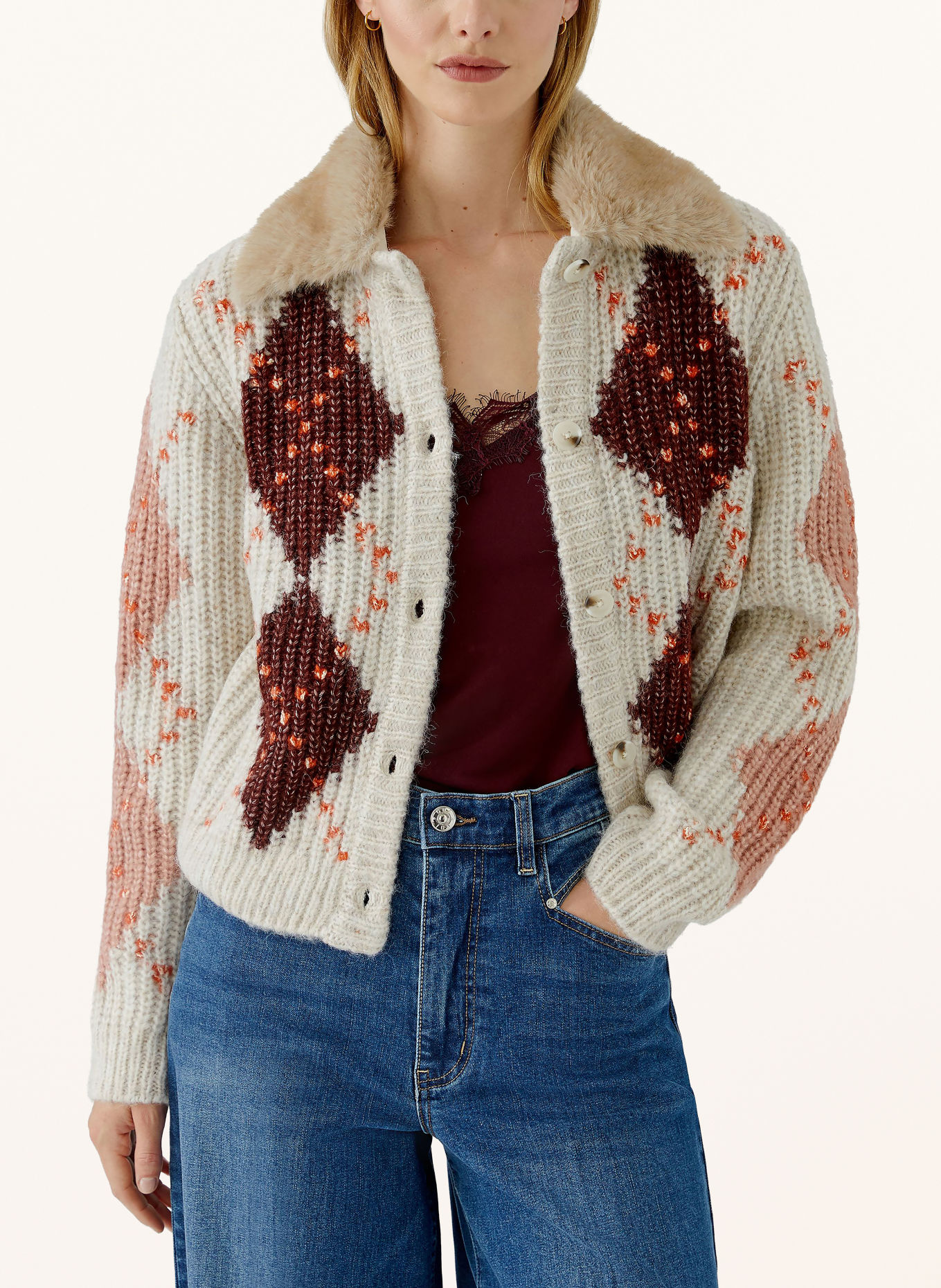 Oui Cardigan with a detachable faux fur collar: CREAM / DUSKY PINK / DARK RED