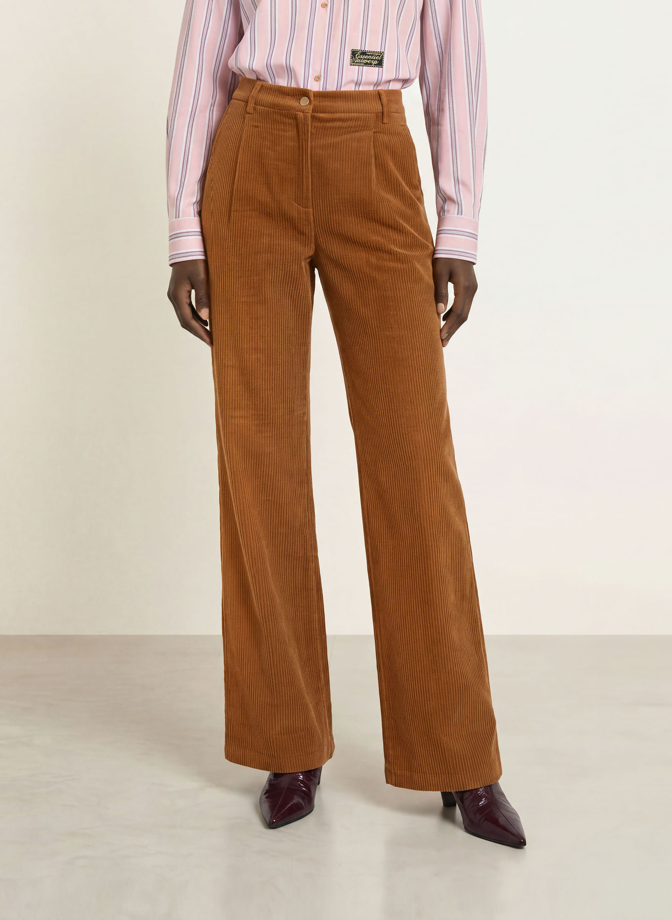ESSENTIEL ANTWERP Pantalon en velours côtelé KAMP: MARRON