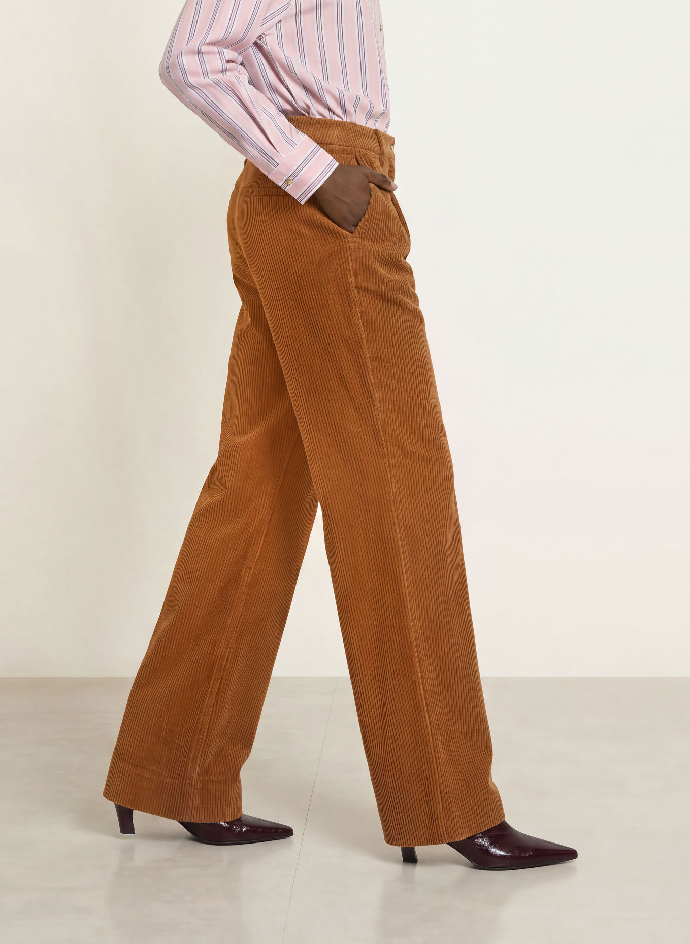 ESSENTIEL ANTWERP Pantalon en velours côtelé KAMP: MARRON