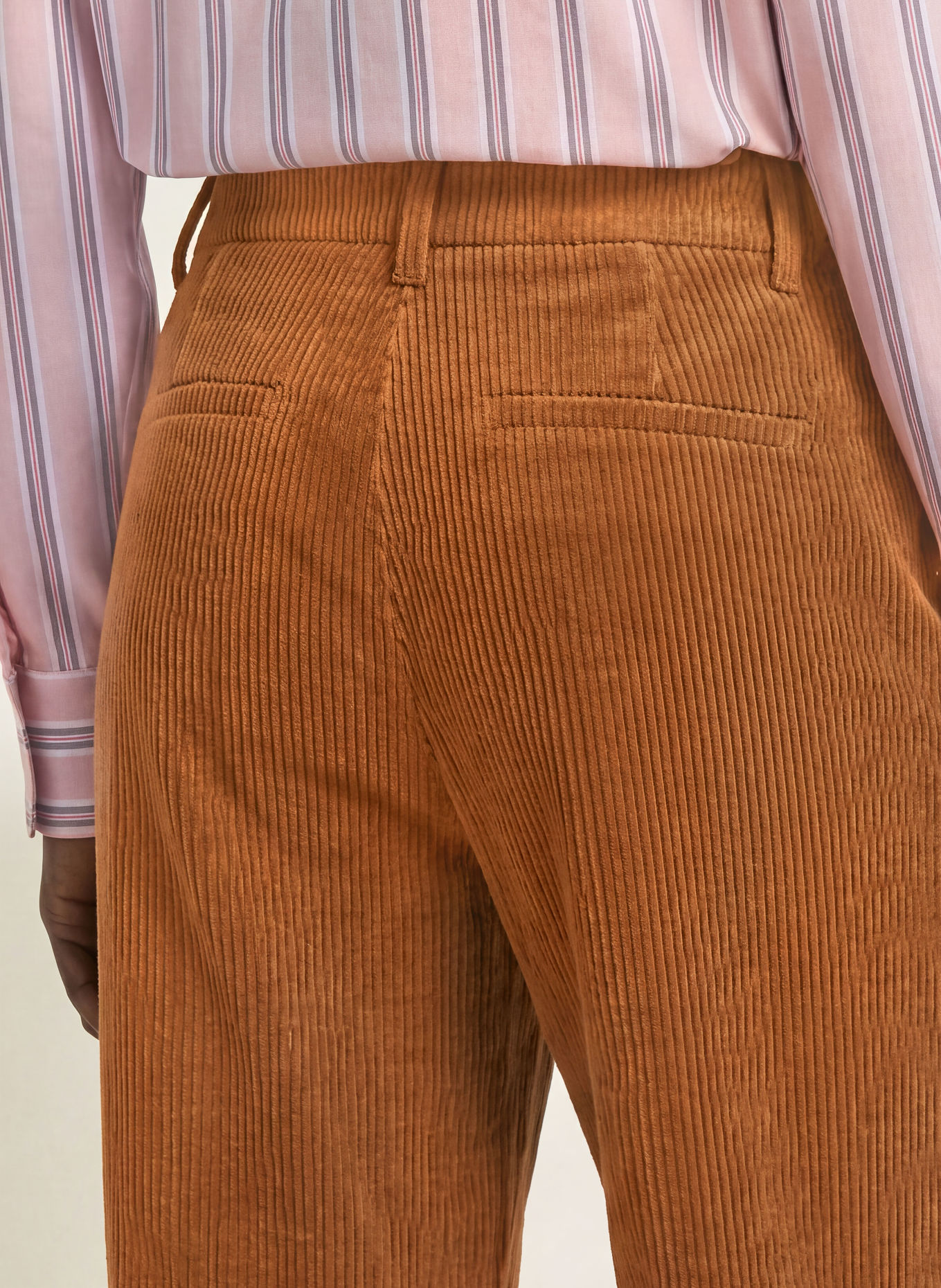 ESSENTIEL ANTWERP Pantalon en velours côtelé KAMP: MARRON