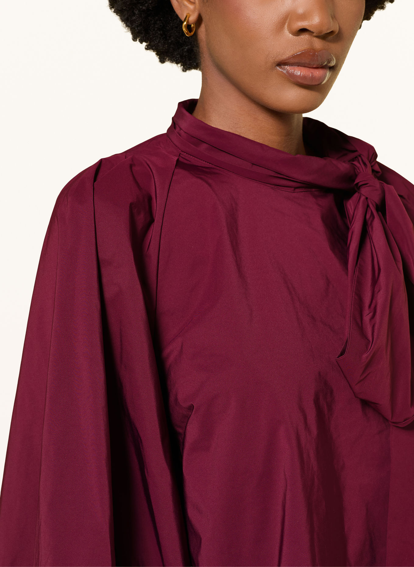 ESSENTIEL ANTWERP Blouse à lavallière KEILY: ROUGE FONCÉ