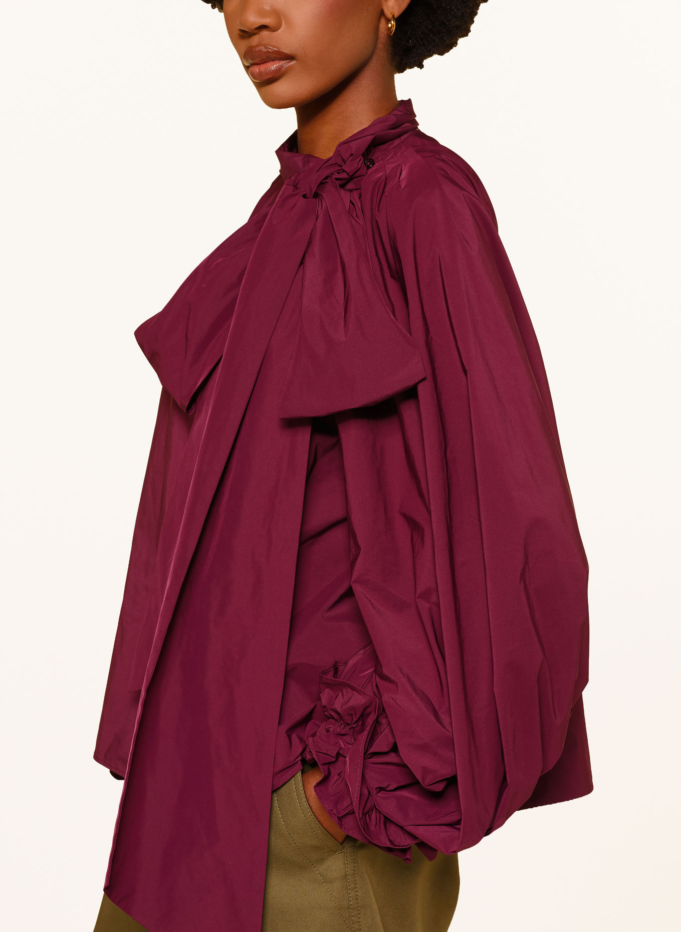 ESSENTIEL ANTWERP Blouse à lavallière KEILY: ROUGE FONCÉ