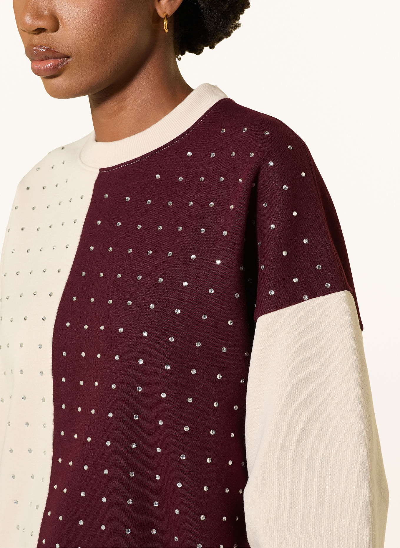 ESSENTIEL ANTWERP KOLDI-Sweatshirt met sierstenen: DONKERROOD / CRÈME