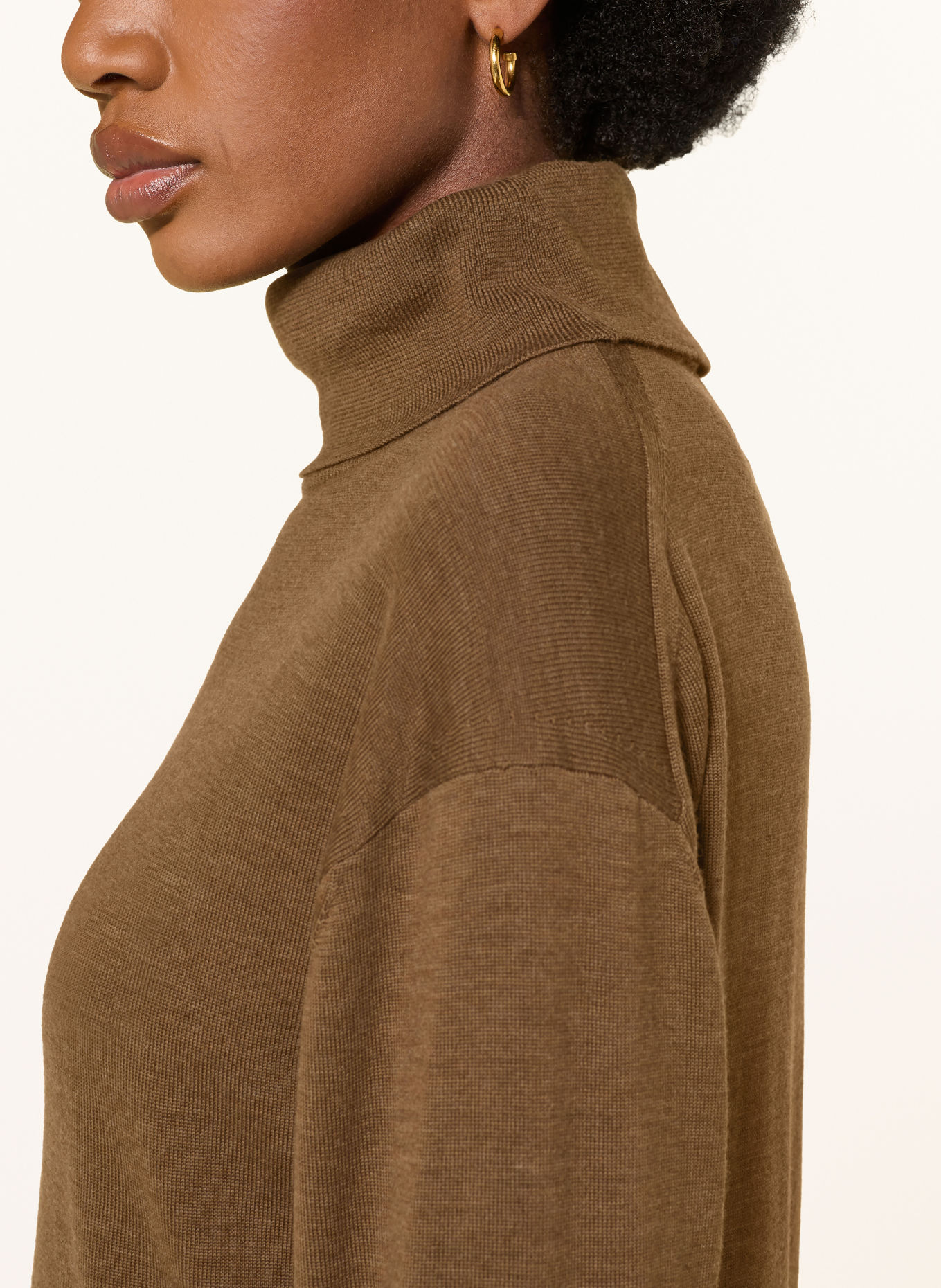 SIMKHAI Rollkragenpullover AALIYAH: BRAUN