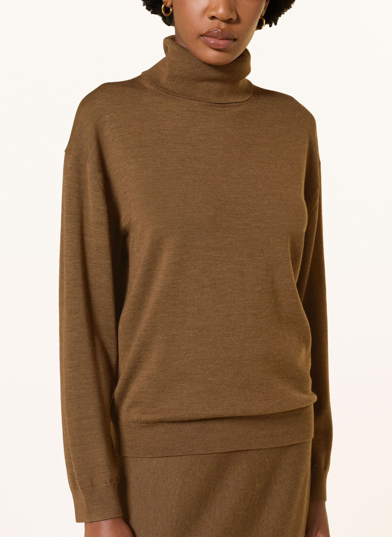 SIMKHAI Rollkragenpullover AALIYAH: BRAUN