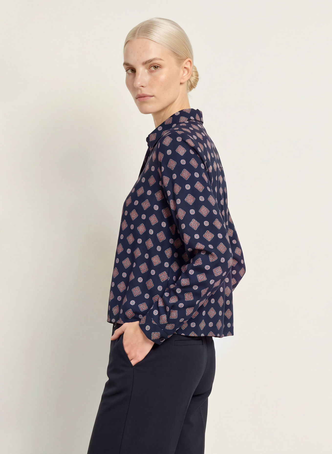 MILANO ITALY Skjortebluse: MØRKEBLÅ / ROSA / MØRKEORANGE