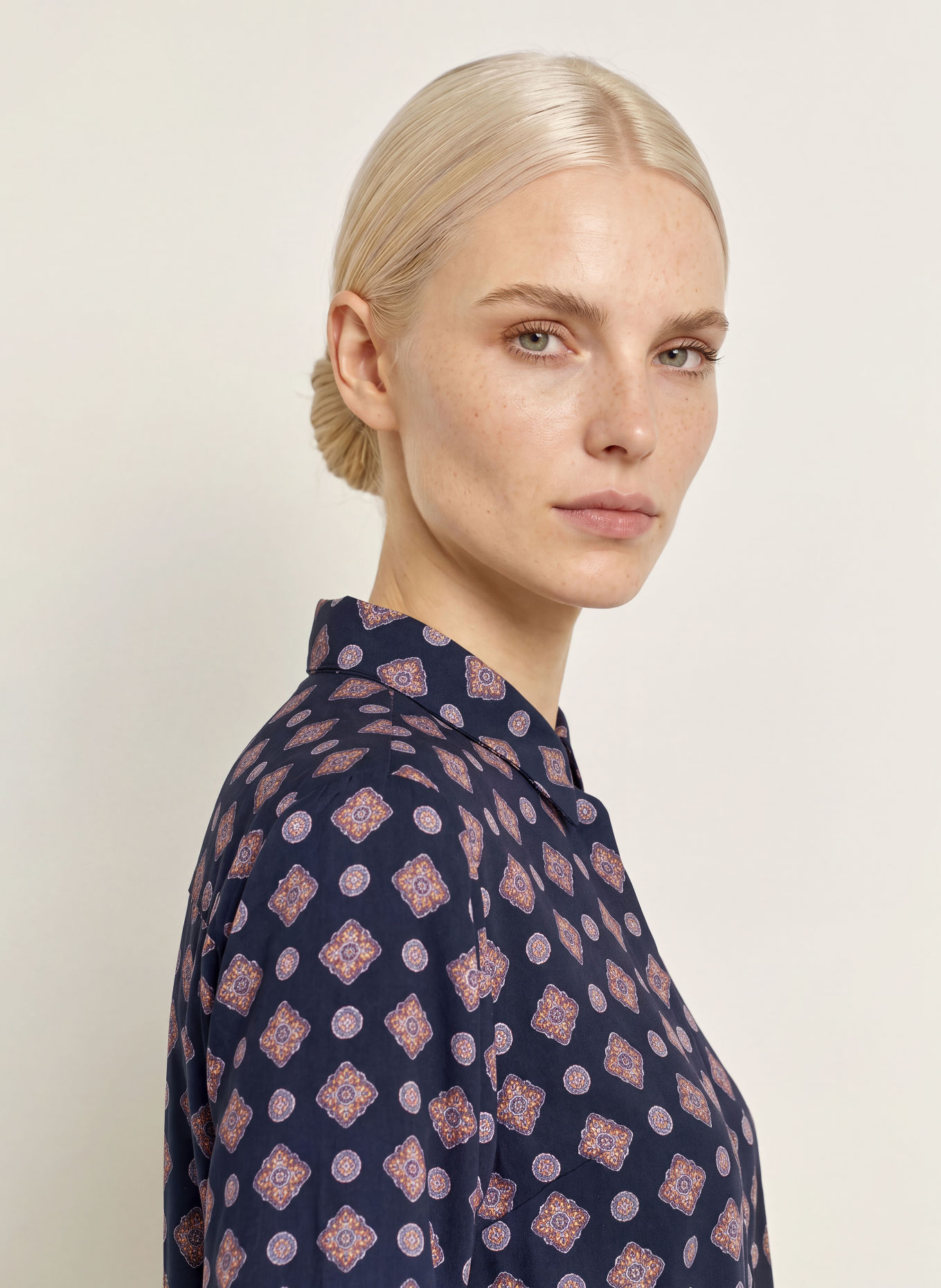 MILANO ITALY Skjortebluse: MØRKEBLÅ / ROSA / MØRKEORANGE