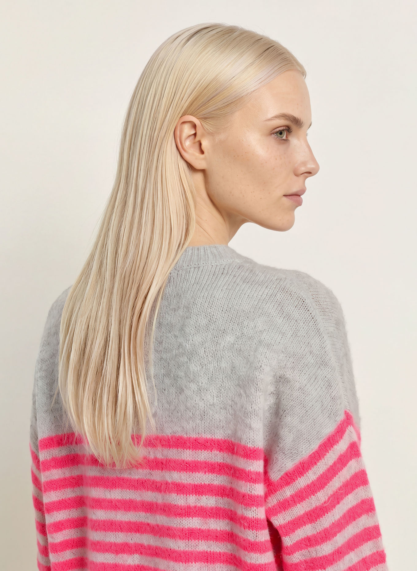 miss goodlife Trui van alpaca: LICHTGRIJS / NEONROZE