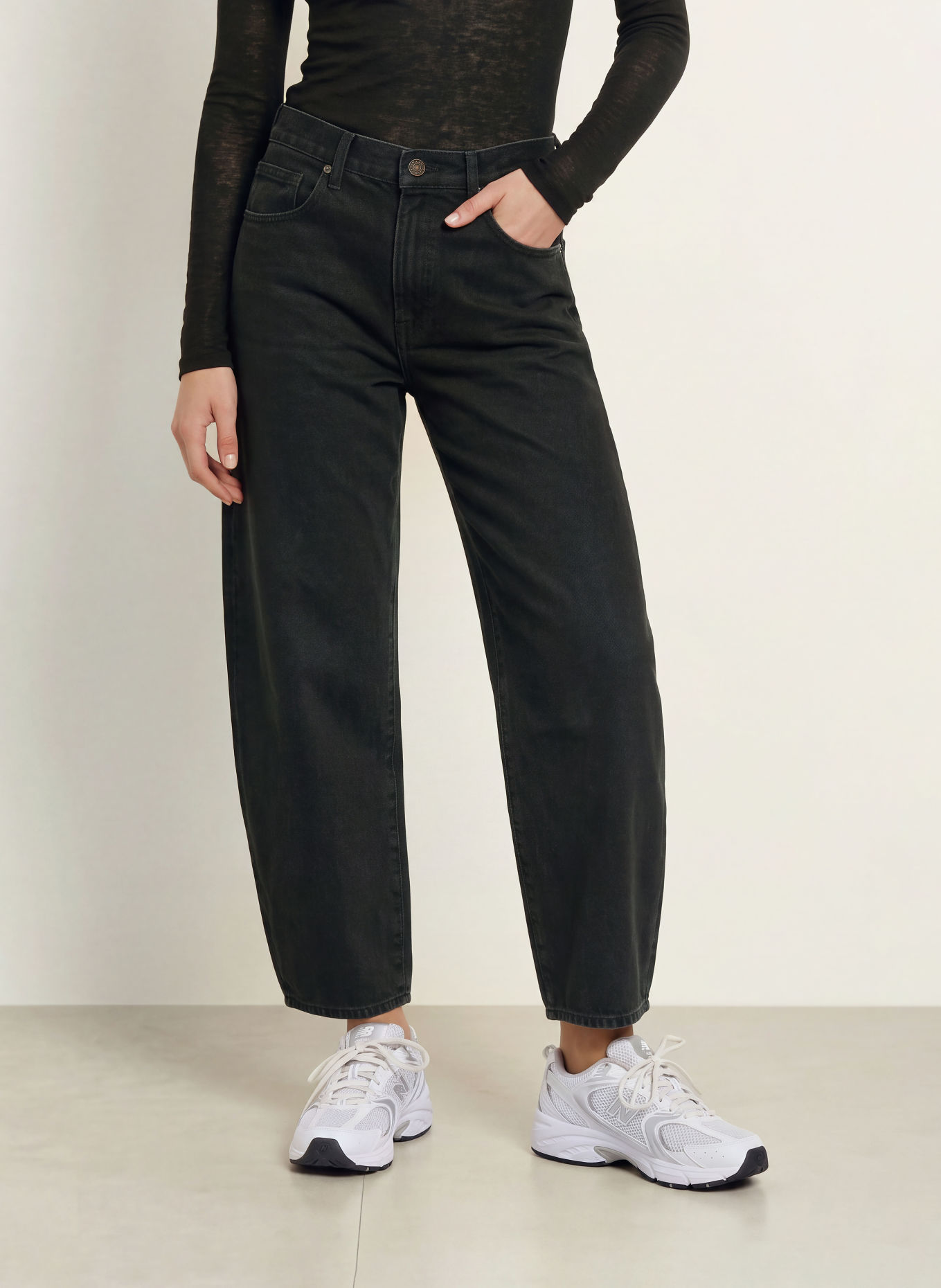 GOOD AMERICAN Barrel Jeans: flat tyre